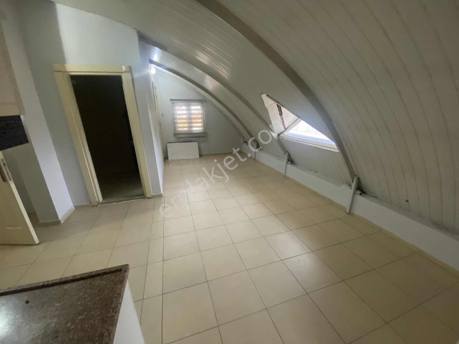 Yeni Mahallesinde 2+1 Ayrı Tuvalet Banyolu Çatı Katı - Görsel 5