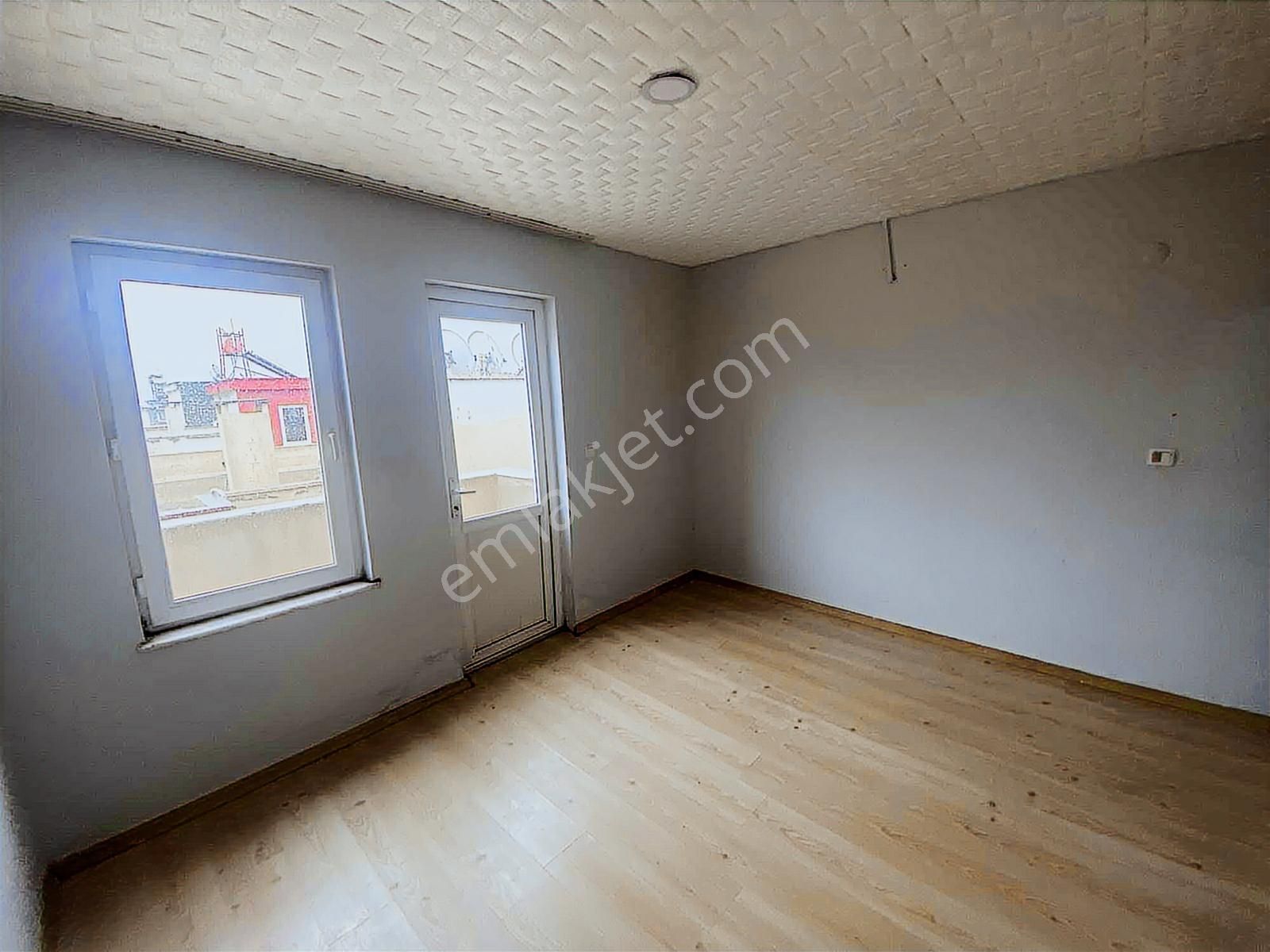 Yeni Mahallesinde 2+1 Ayrı Tuvalet Banyolu Çatı Katı