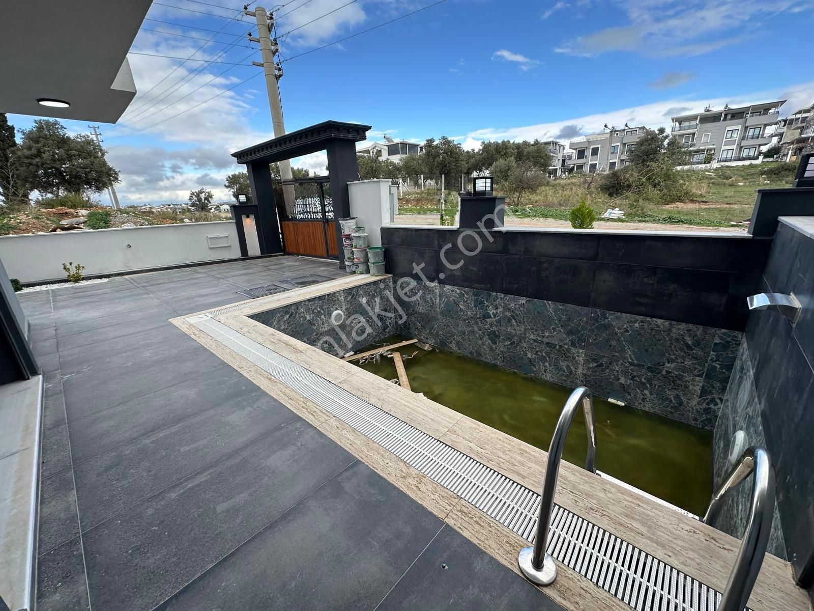 Didim Hisar Mah. 3+1 Açık Mutfaklı Havuzlu Ve Bahçeli Teraslı Trıplex Villalarımız Satılıktır - Görsel 8