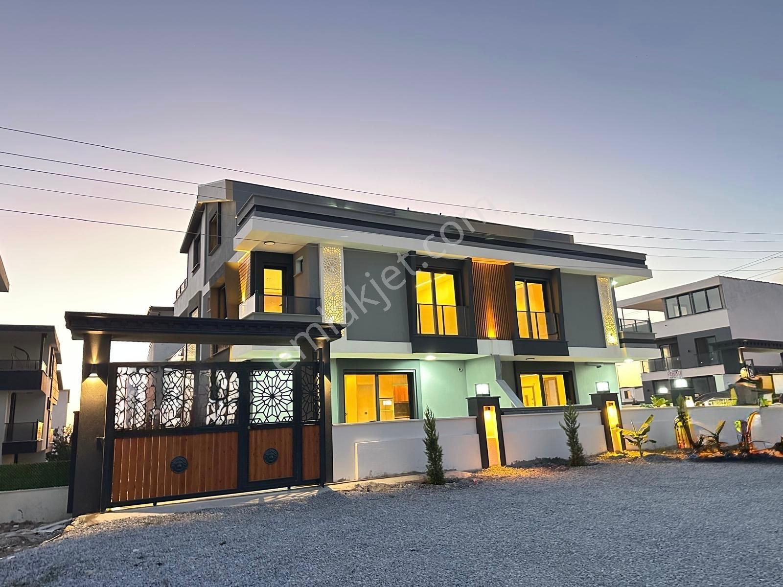 Didim Hisar Mah. 3+1 Açık Mutfaklı Havuzlu Ve Bahçeli Teraslı Trıplex Villalarımız Satılıktır