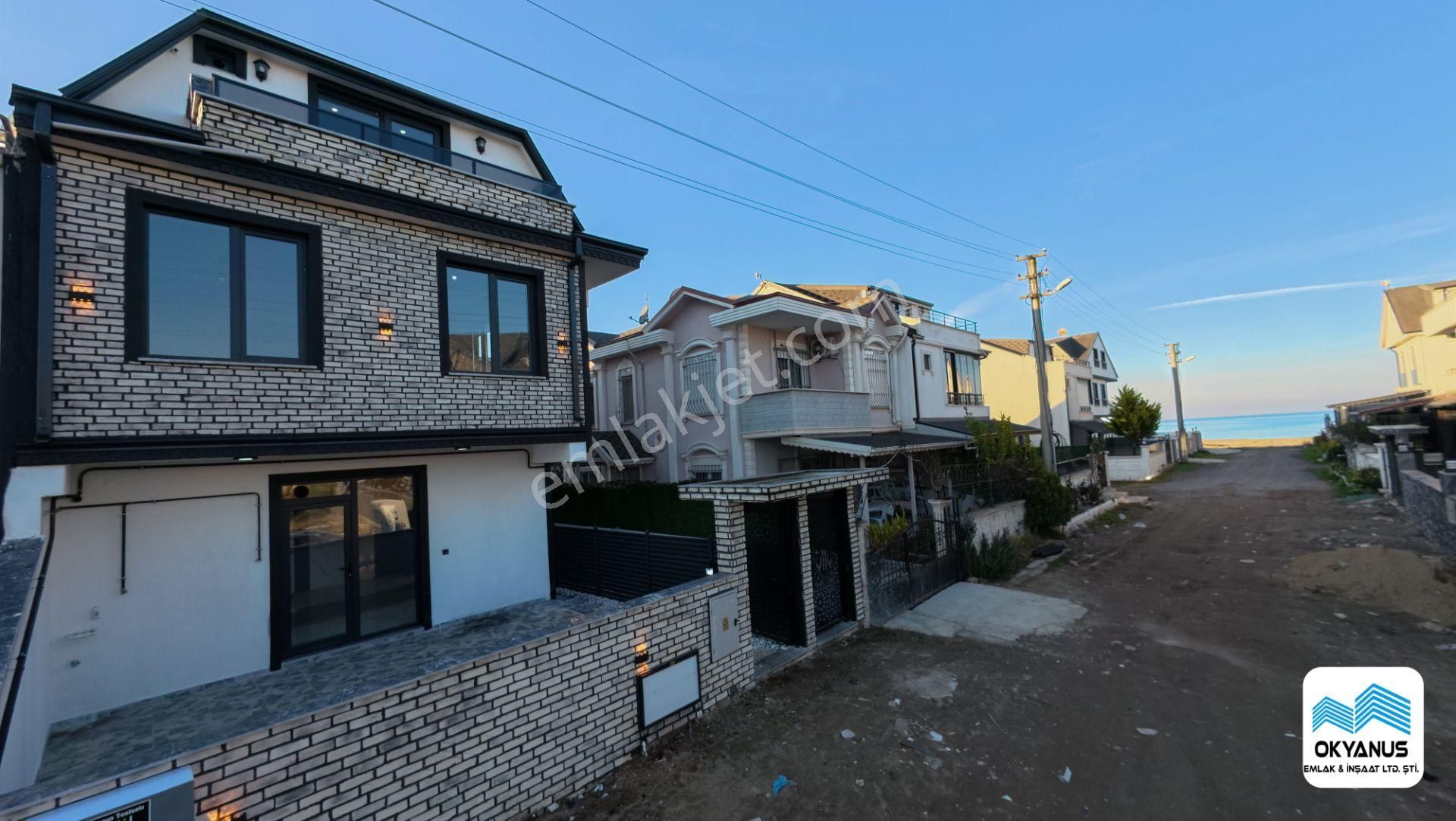 Sakarya Kocaali'de Deniz Gören Geniş Bahçe Kullanımlı Modern 3+1 Villa