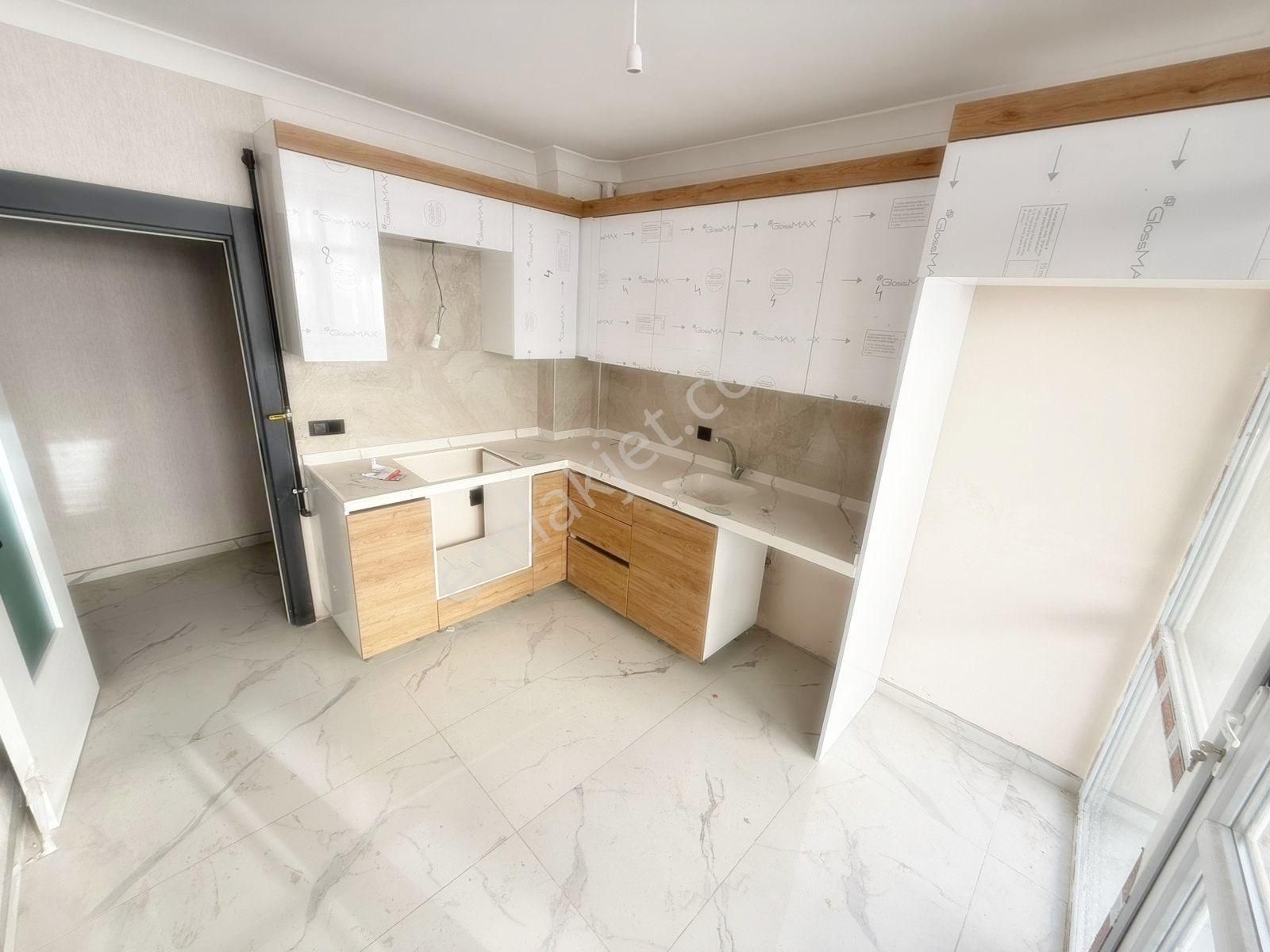 Cadde Üzerinde Ara Katta Yeni Binada 3+1 Daire