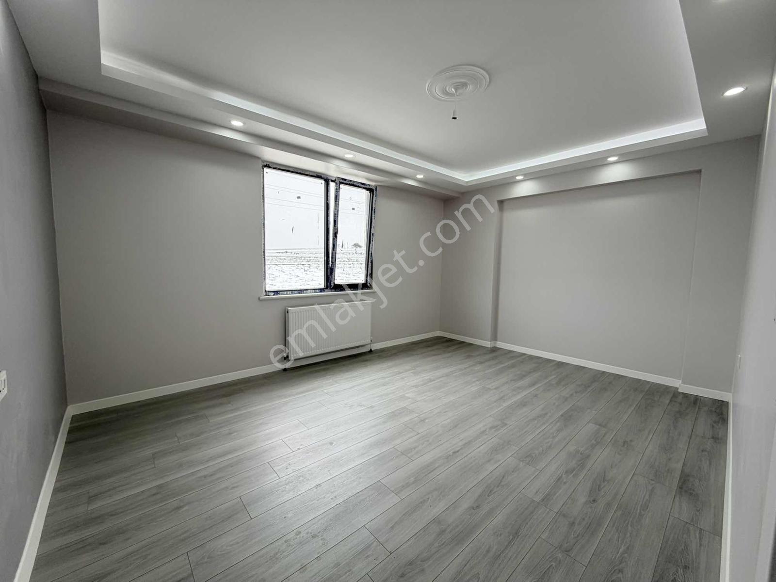 Ergene Cumhuriyet Mahallesinde 2+1 Giriş Kat 90m2 Satılık Daire