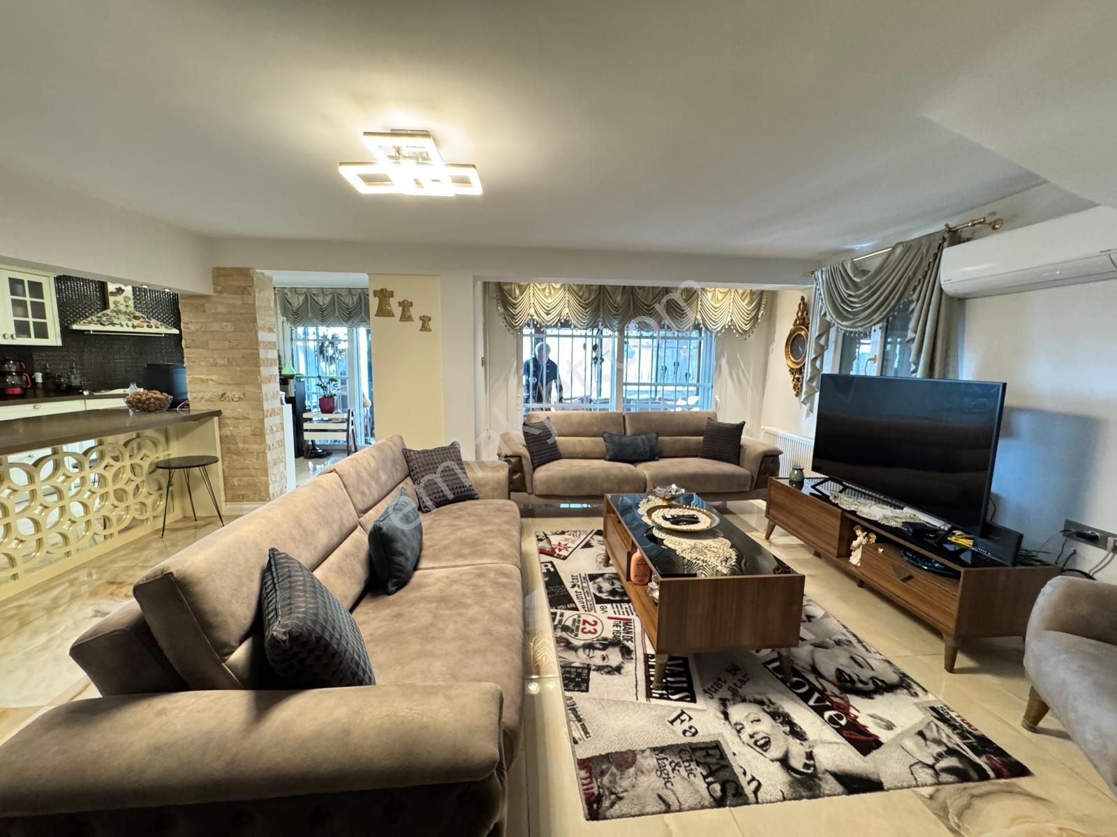 Kuşadası'nda Müstakil Deniz Manzaralı Havuzlu Sitede Ful Eşyalı Satılık Villa - Görsel 13