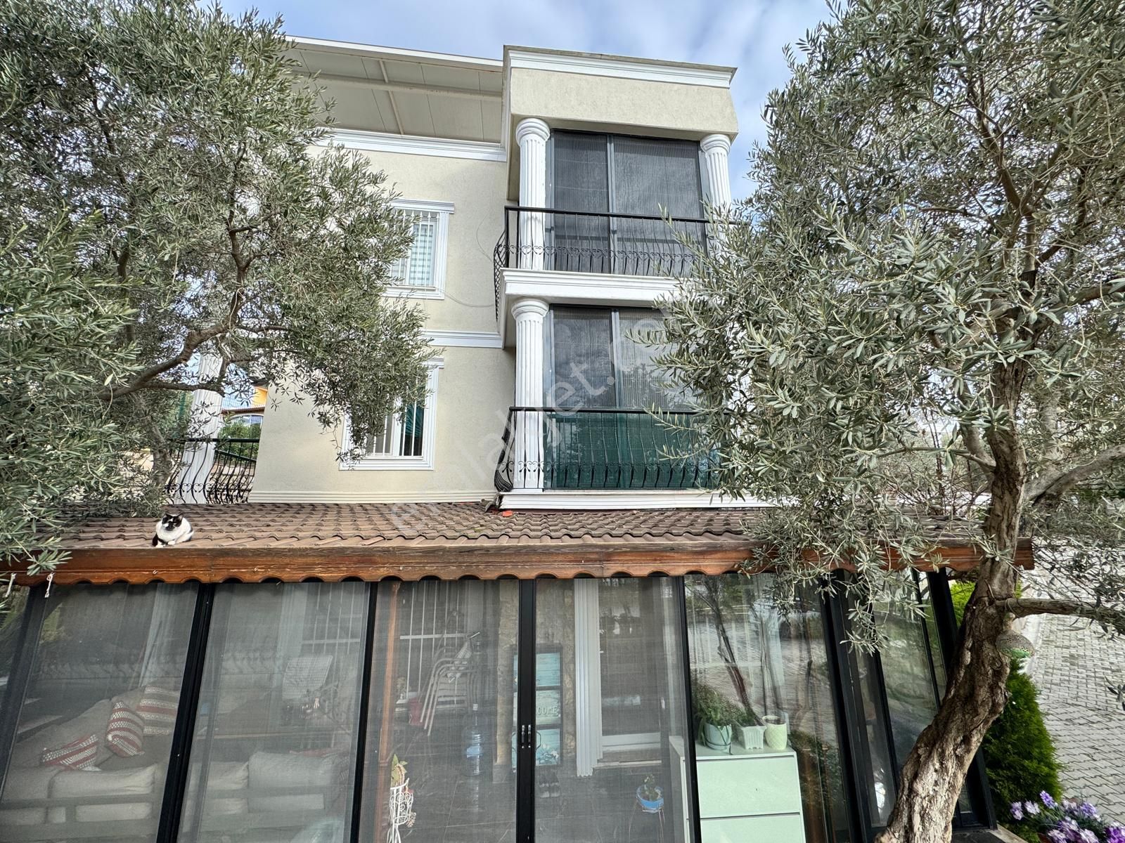 Kuşadası'nda Müstakil Deniz Manzaralı Havuzlu Sitede Ful Eşyalı Satılık Villa - Görsel 35