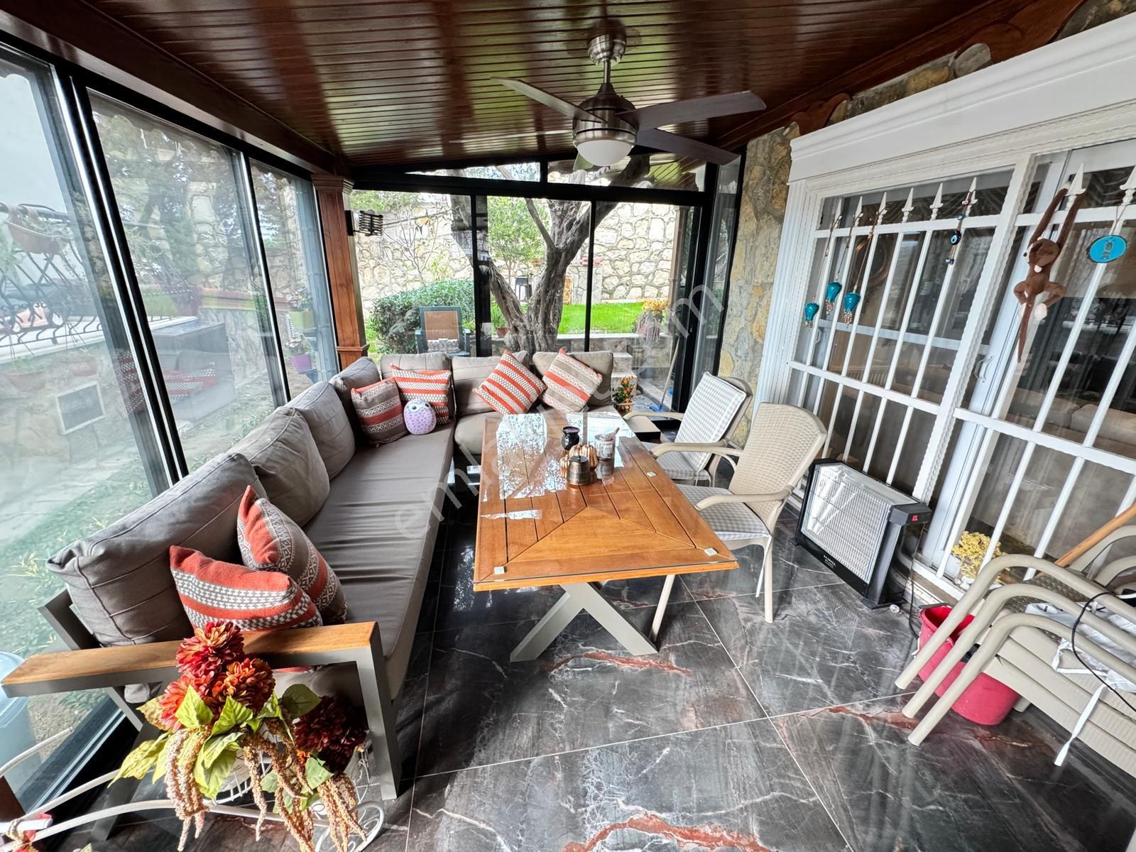 Kuşadası'nda Müstakil Deniz Manzaralı Havuzlu Sitede Ful Eşyalı Satılık Villa - Görsel 34