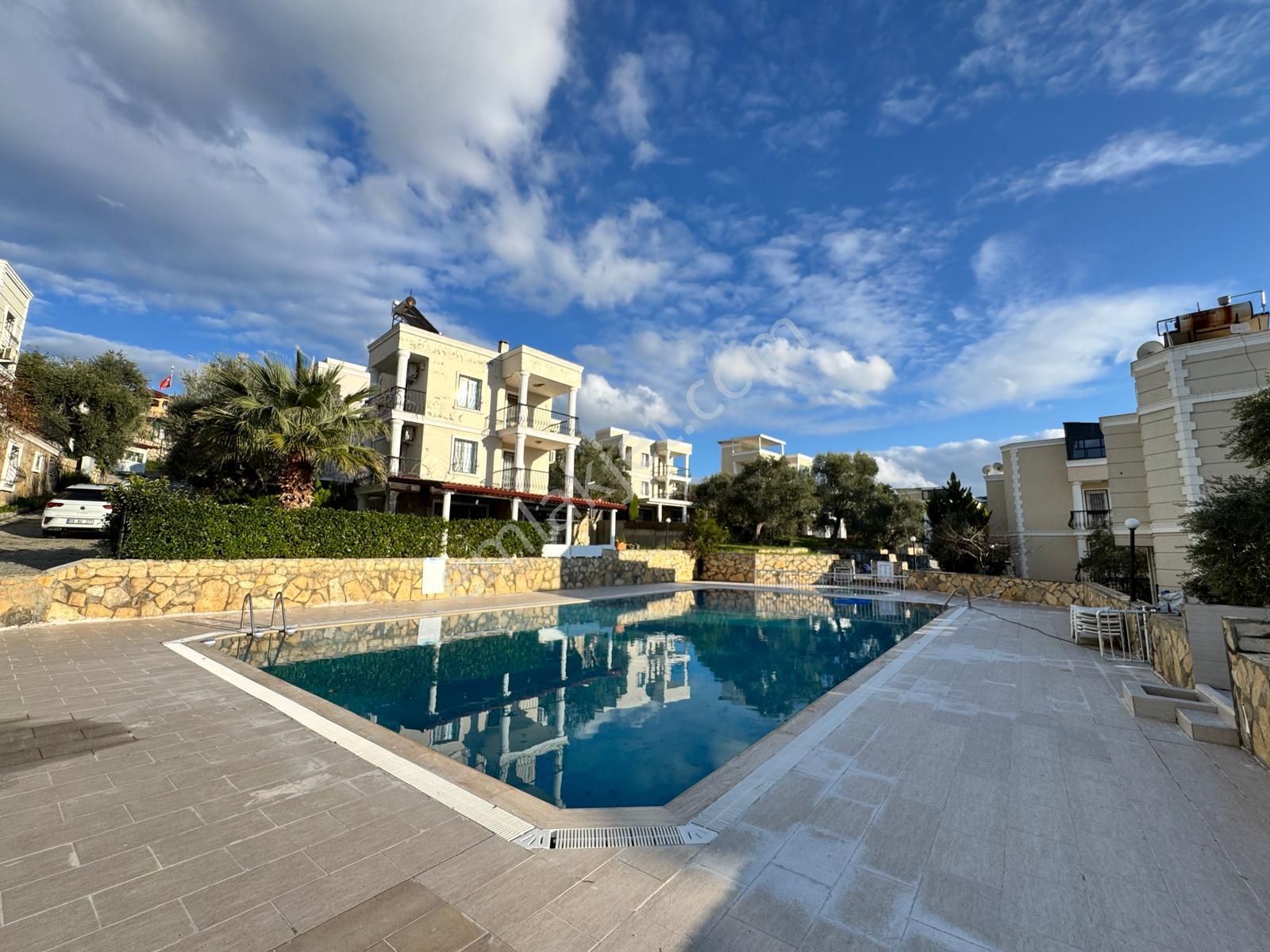 Kuşadası'nda Müstakil Deniz Manzaralı Havuzlu Sitede Ful Eşyalı Satılık Villa - Görsel 6