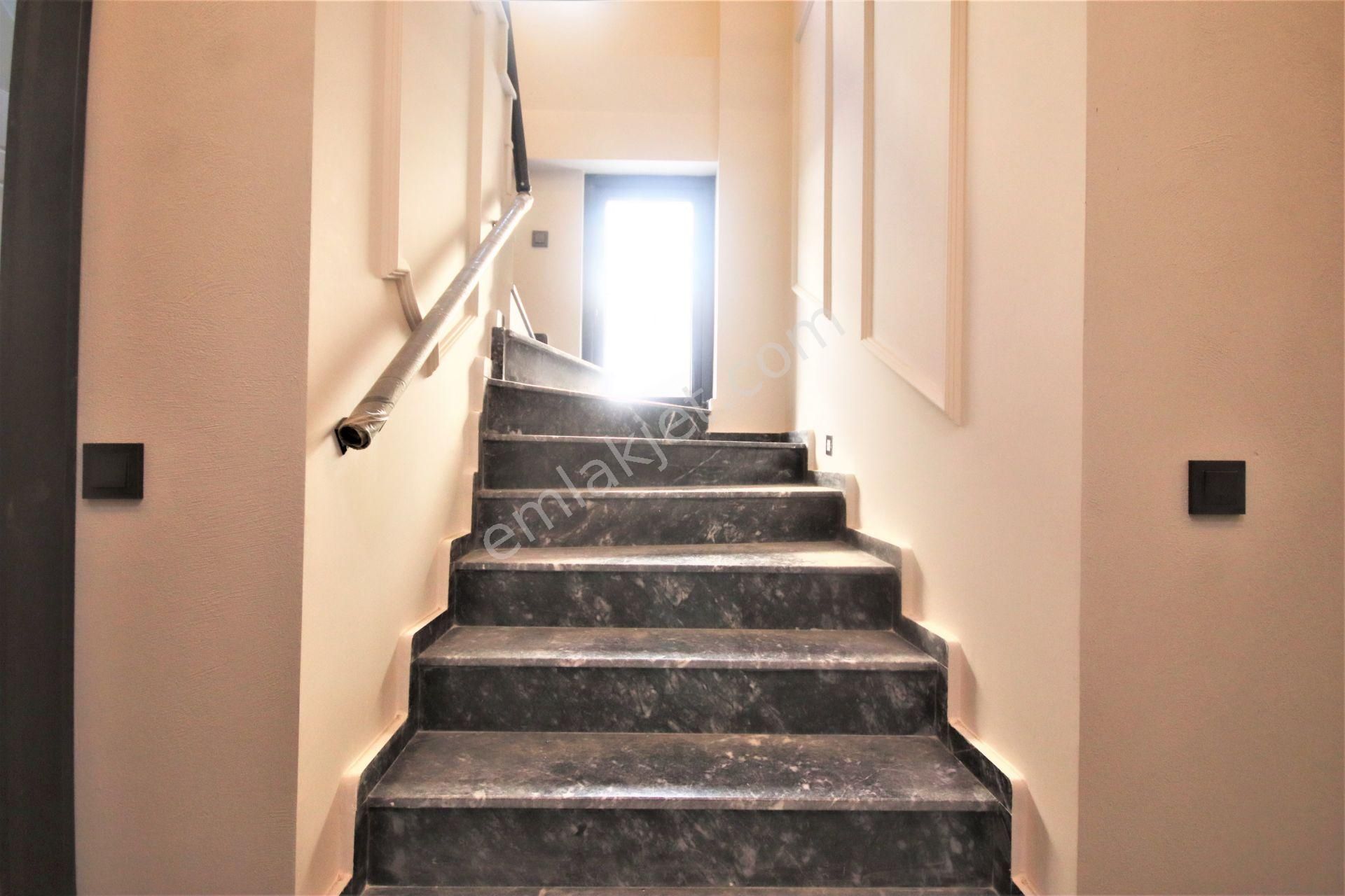 👉aygül'den Akçay'da Şık Tasarımı İle Denize 50 Mt Bahçe Kullanımlı Geniş 3+1 Satılık Ters Dubleks👈 - Görsel 26