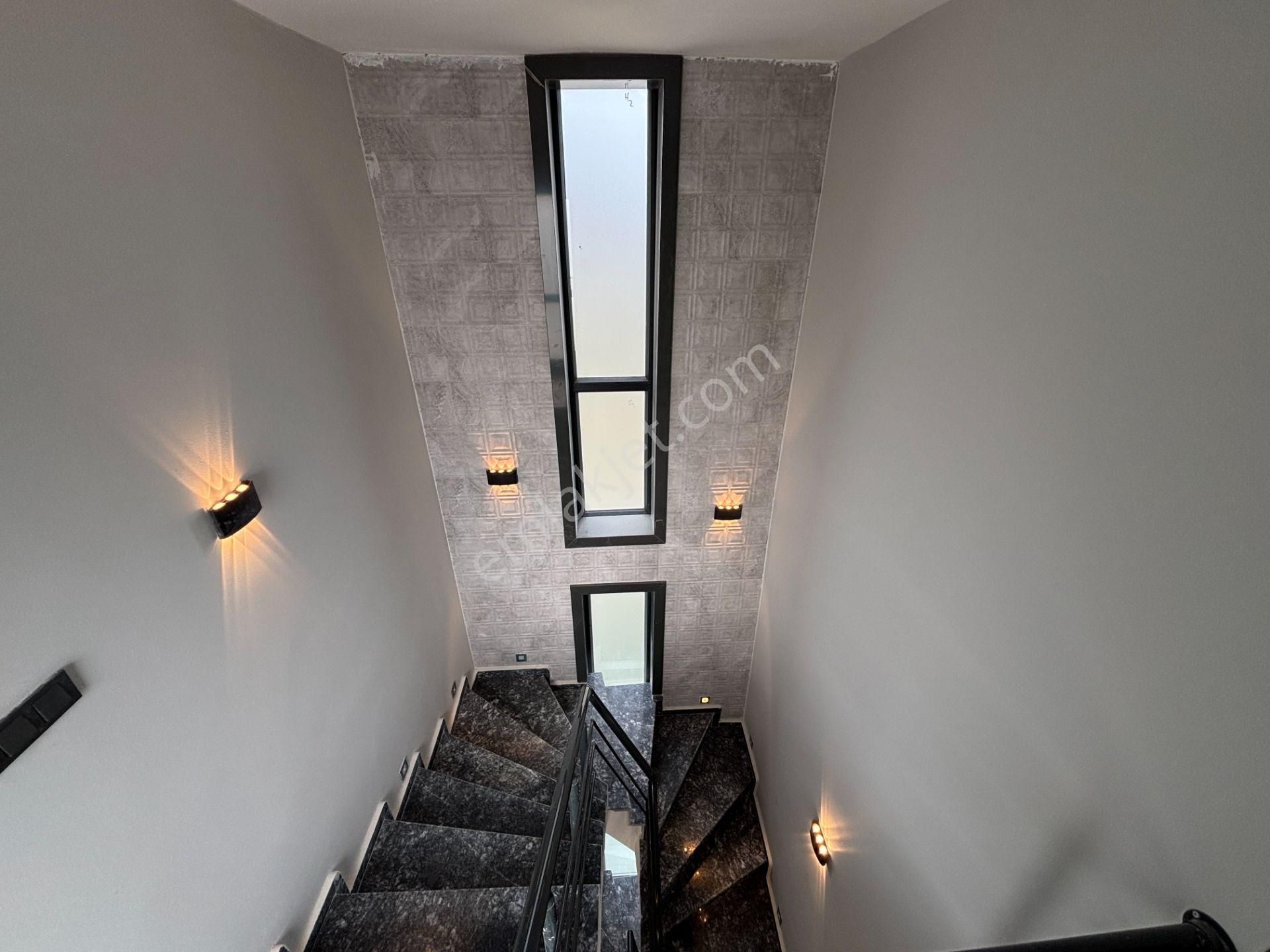 İzmir Seferihisar Doğanbey'de Kaliteli Lüks Deniz Manzaralı Satılık 4+1 Tripleks Villa - Görsel 32