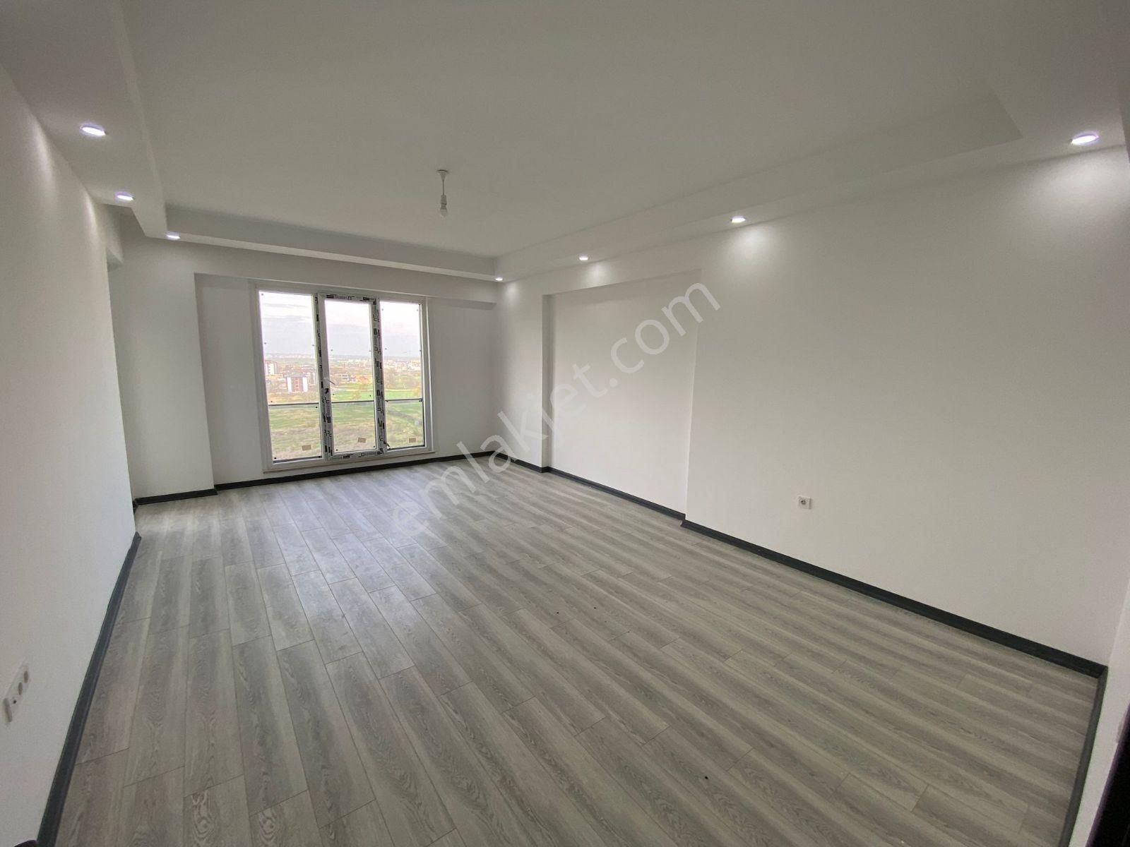 Çorllu Hürriyet Mahalesi İzsiz Towers 3+1 Satılık Daire