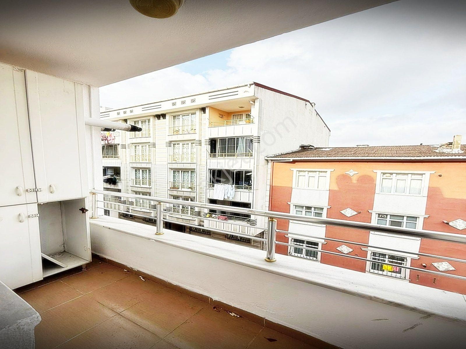 Esenyurt Mehterçeşme Mahallesinde Asansörlü Arakat 2+1 Daire - Görsel 2