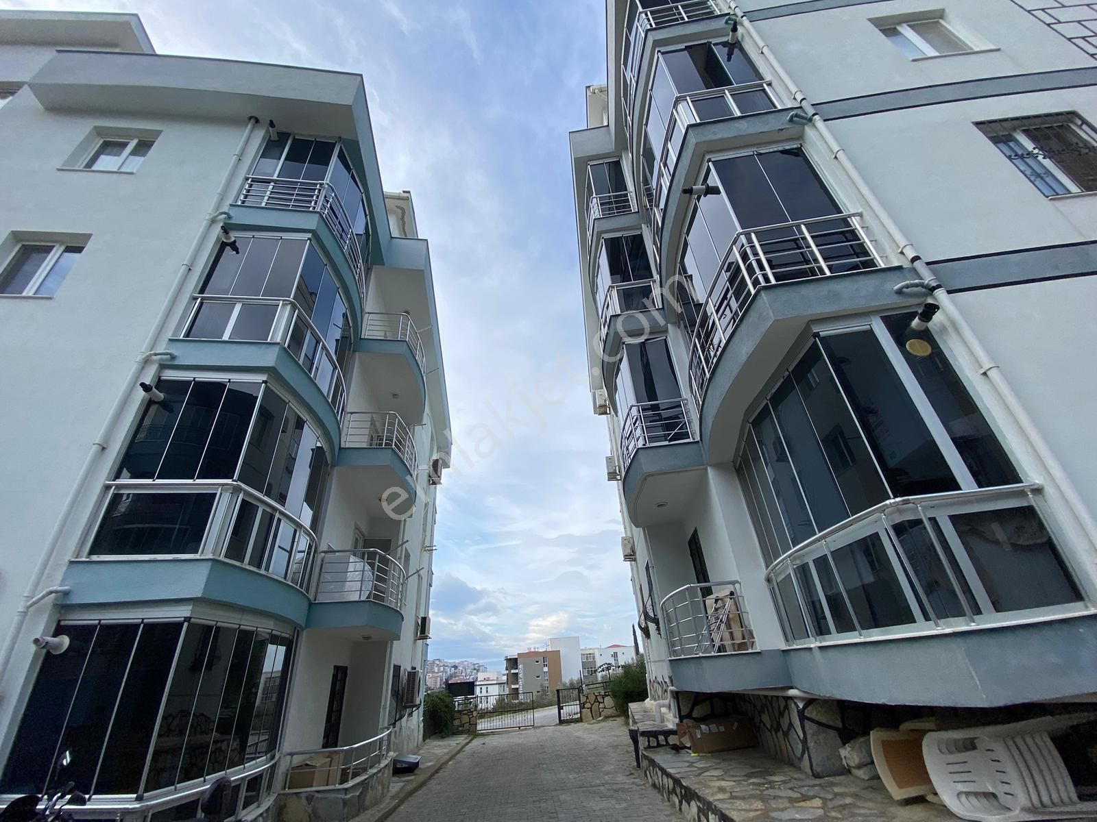 Kuşadası'nda 3+1 Önü Açık Cam Balkonlu Geniş Satılık Lüks Daire - Görsel 4