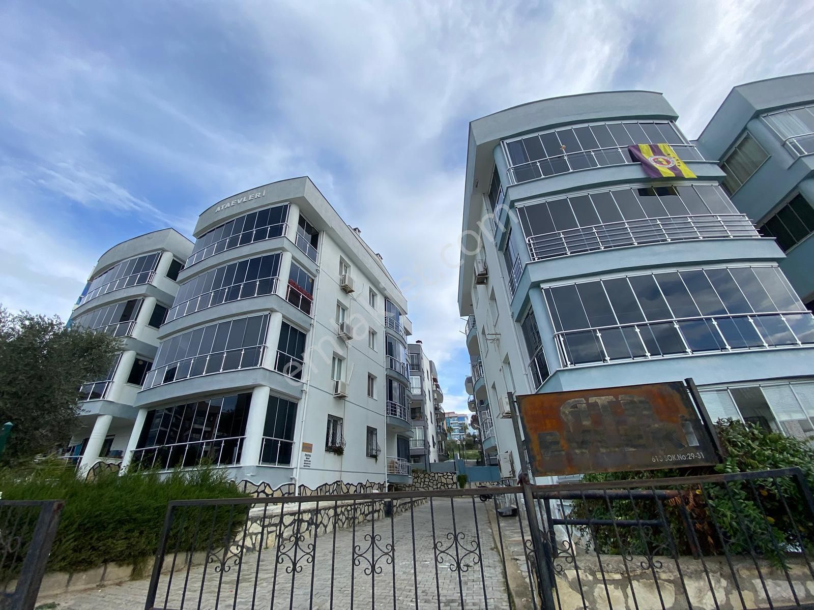 Kuşadası'nda 3+1 Önü Açık Cam Balkonlu Geniş Satılık Lüks Daire - Görsel 6