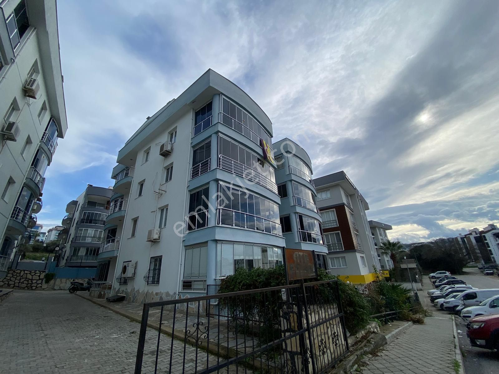 Kuşadası'nda 3+1 Önü Açık Cam Balkonlu Geniş Satılık Lüks Daire - Görsel 7