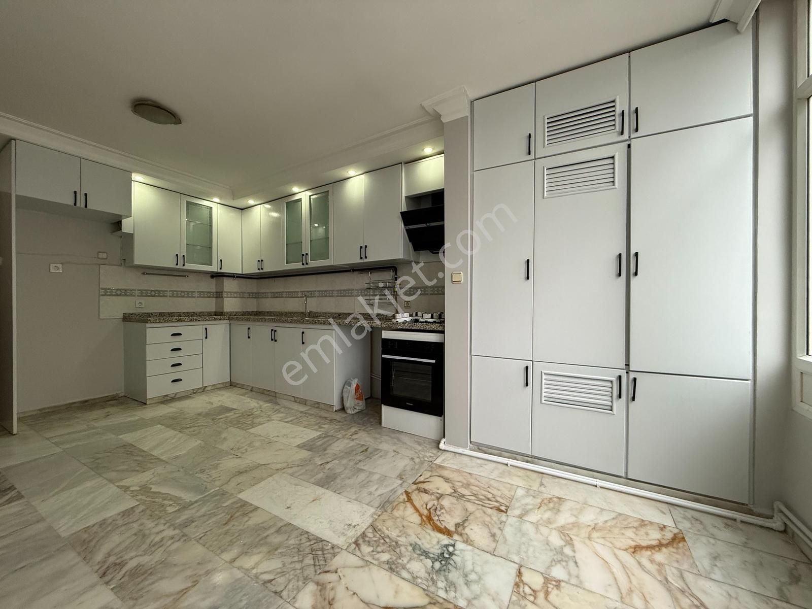 Kurtuluş'ta 4+1 240 M2 Kapalı Mutfak Doğalgazlı Kiralık Daire