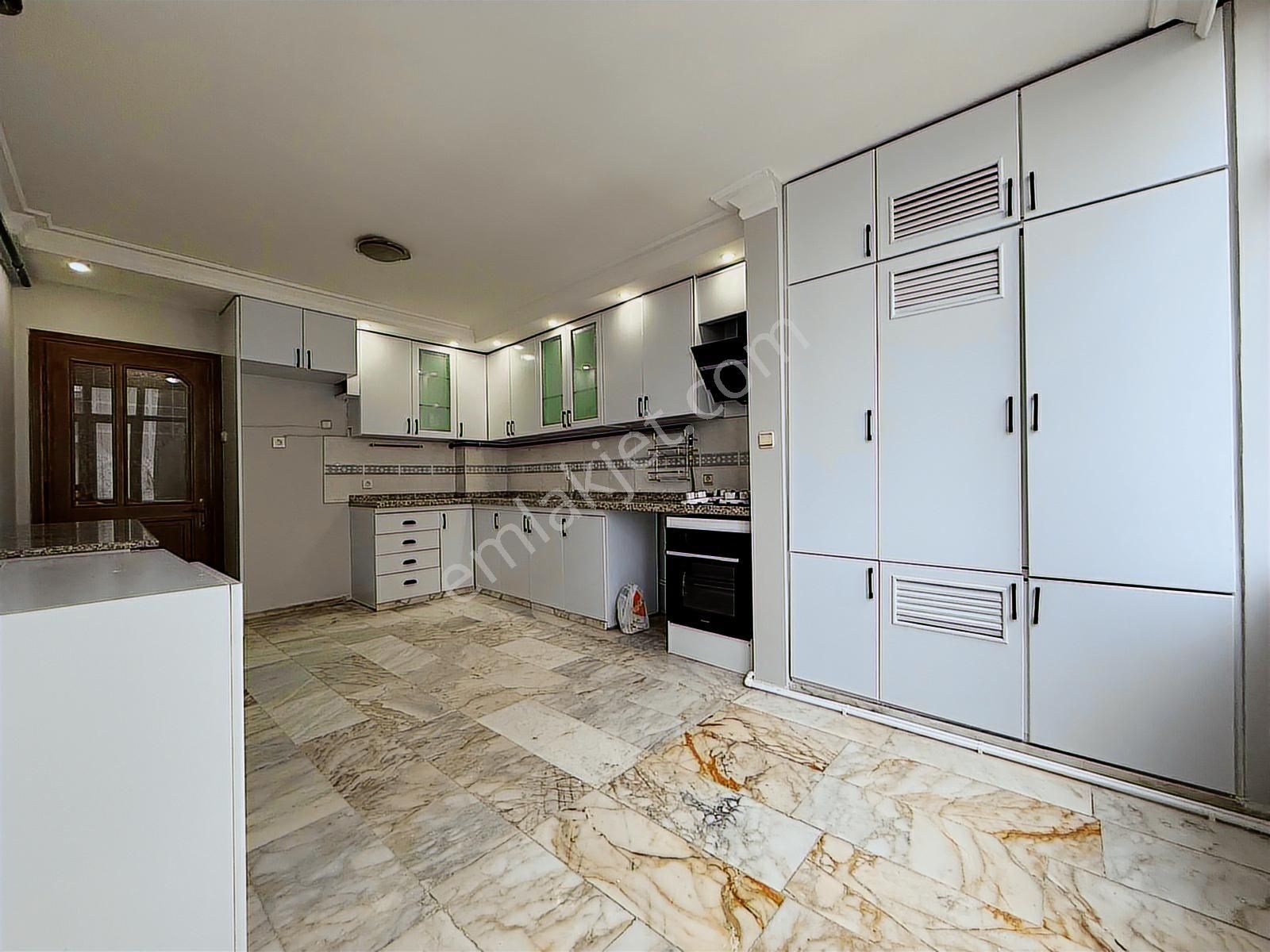 Kurtuluş'ta 4+1 240 M2 Kapalı Mutfak Doğalgazlı Kiralık Daire - Görsel 4