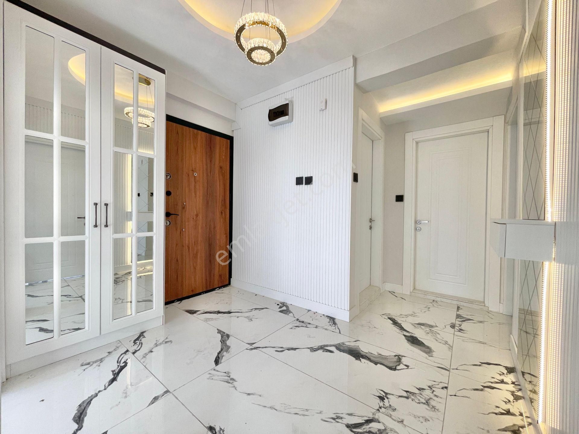 Berkay Demirel'den Altınkumda Ayrı Mutfak Ön Cephe Çift Balkon 2+1 Daire - Görsel 2