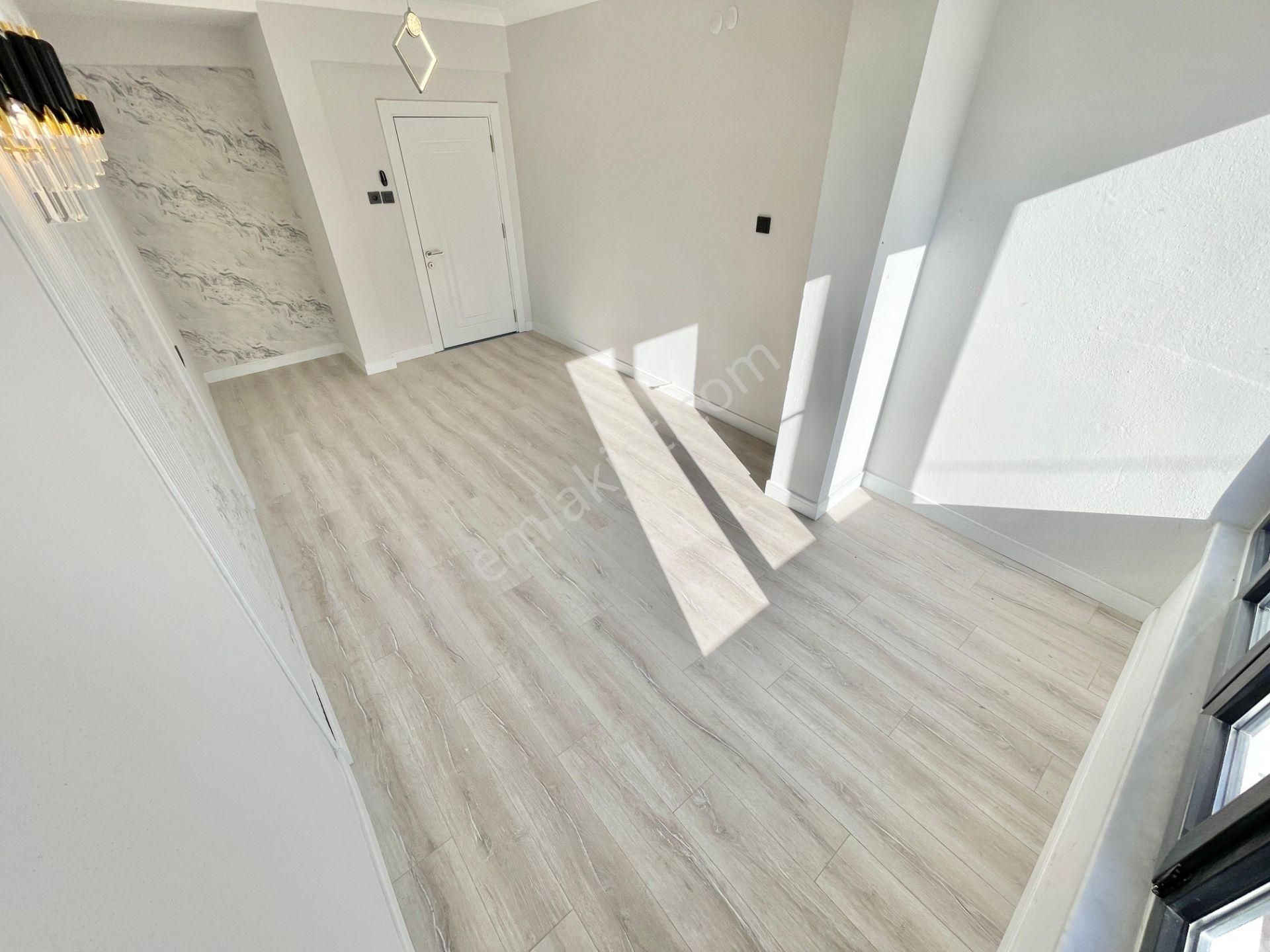 Berkay Demirel'den Altınkumda Ayrı Mutfak Ön Cephe Çift Balkon 2+1 Daire - Görsel 30