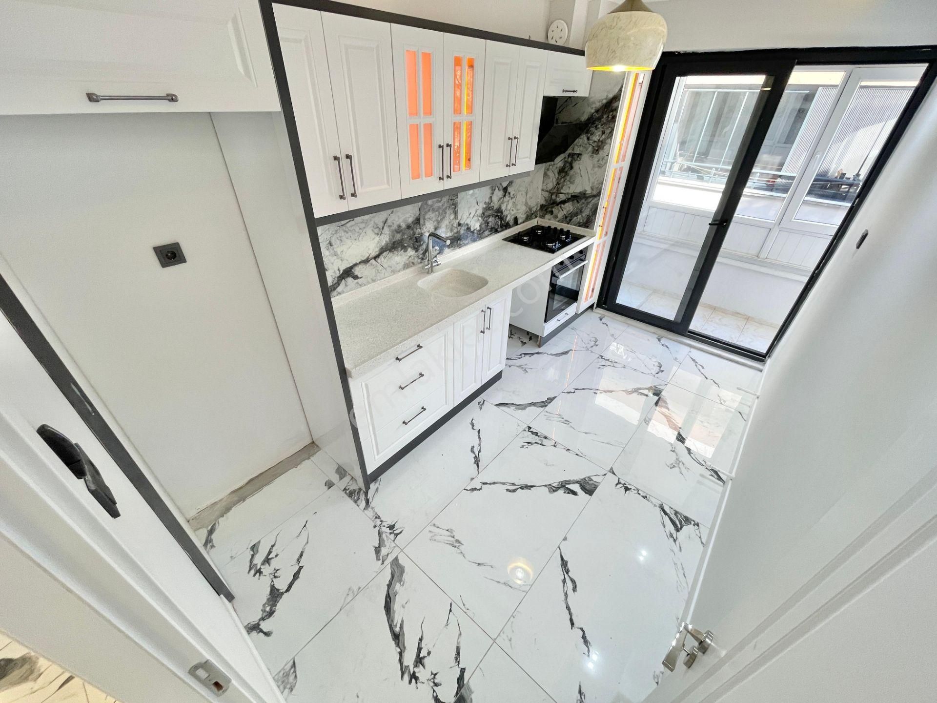 Berkay Demirel'den Altınkumda Ayrı Mutfak Ön Cephe Çift Balkon 2+1 Daire - Görsel 11