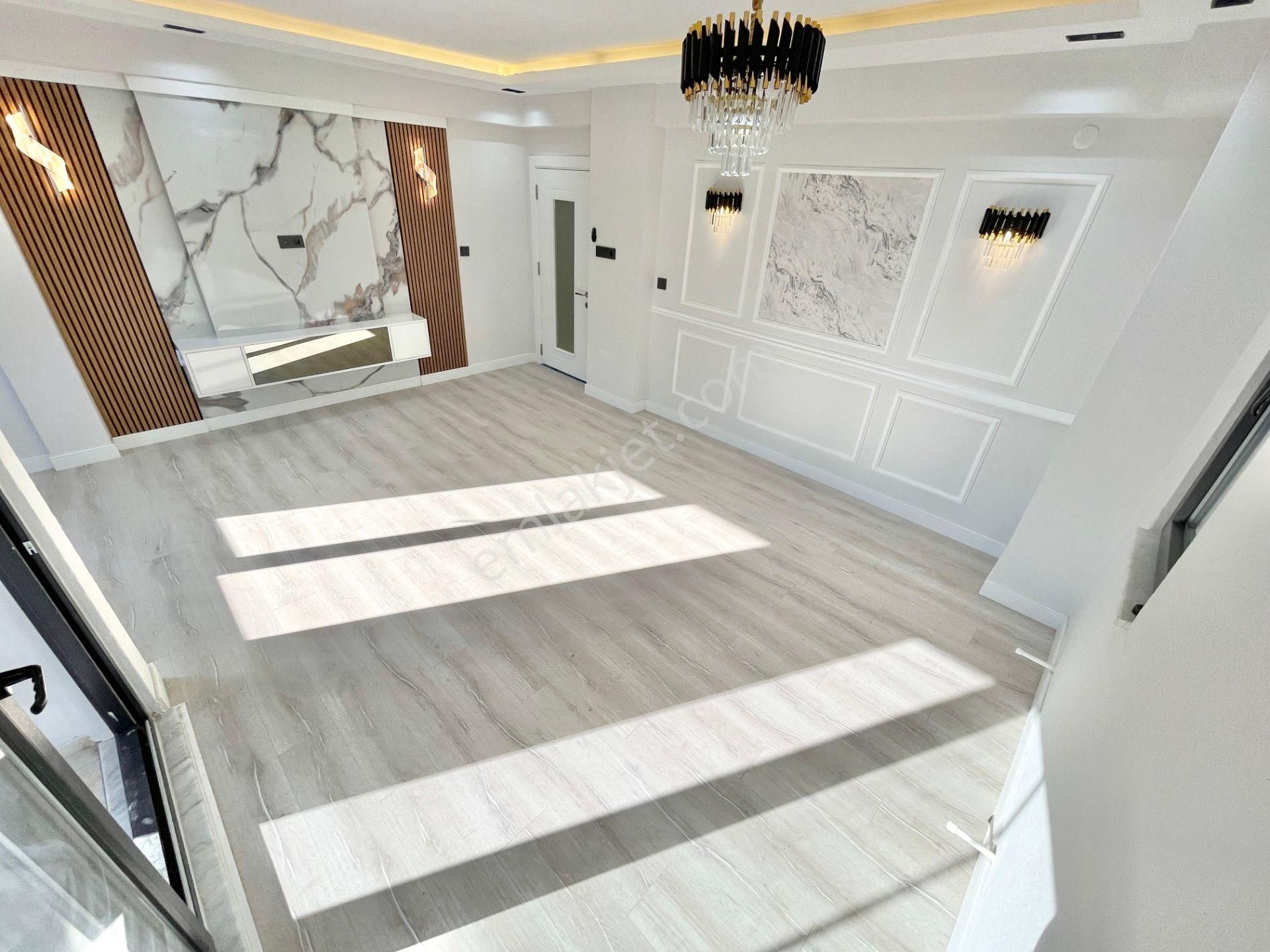 Berkay Demirel'den Altınkumda Ayrı Mutfak Ön Cephe Çift Balkon 2+1 Daire - Görsel 5