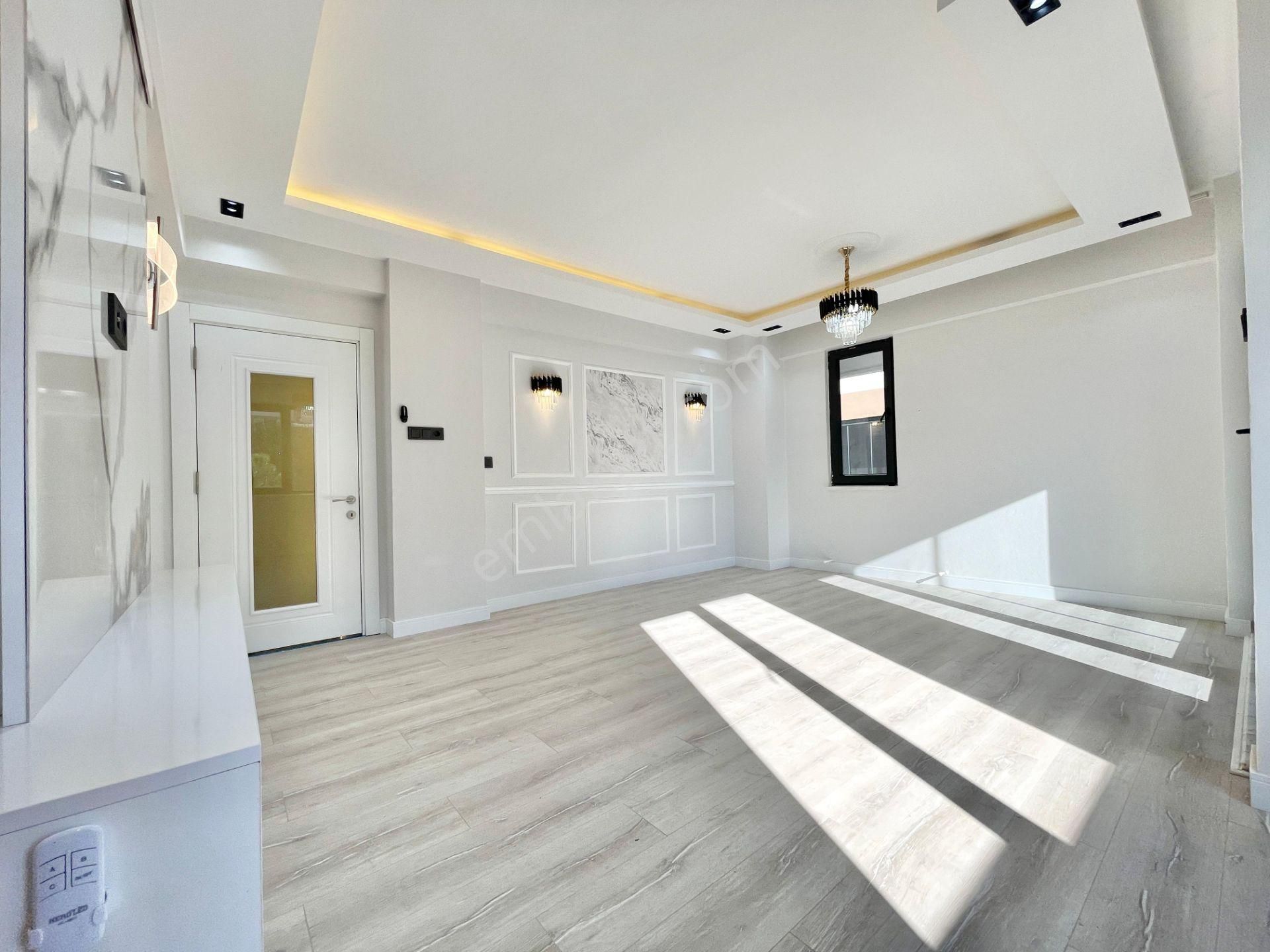 Berkay Demirel'den Altınkumda Ayrı Mutfak Ön Cephe Çift Balkon 2+1 Daire - Görsel 9