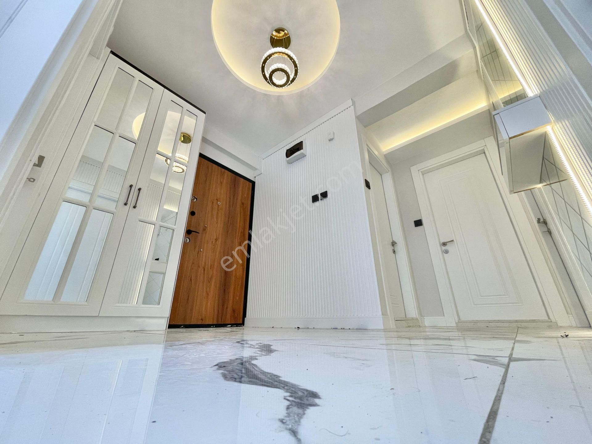 Berkay Demirel'den Altınkumda Ayrı Mutfak Ön Cephe Çift Balkon 2+1 Daire - Görsel 3