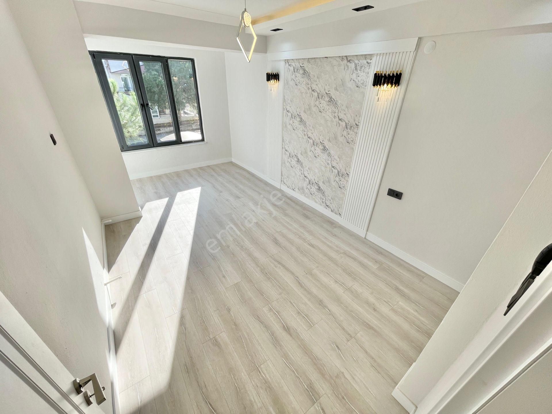 Berkay Demirel'den Altınkumda Ayrı Mutfak Ön Cephe Çift Balkon 2+1 Daire - Görsel 23