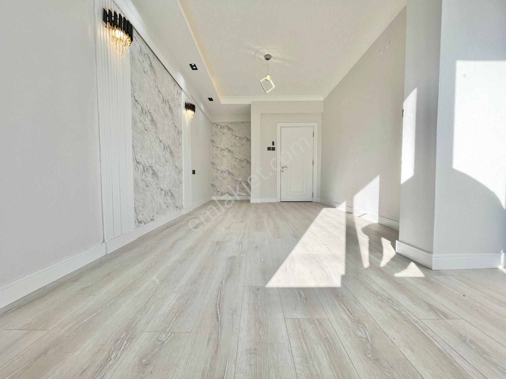 Berkay Demirel'den Altınkumda Ayrı Mutfak Ön Cephe Çift Balkon 2+1 Daire - Görsel 27