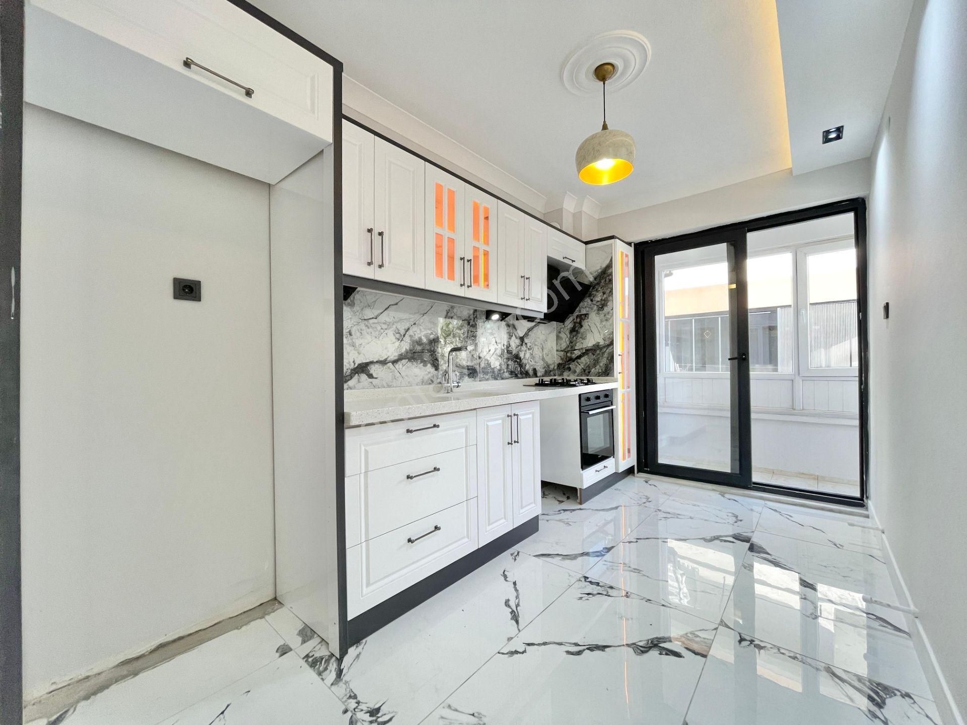 Berkay Demirel'den Altınkumda Ayrı Mutfak Ön Cephe Çift Balkon 2+1 Daire - Görsel 12