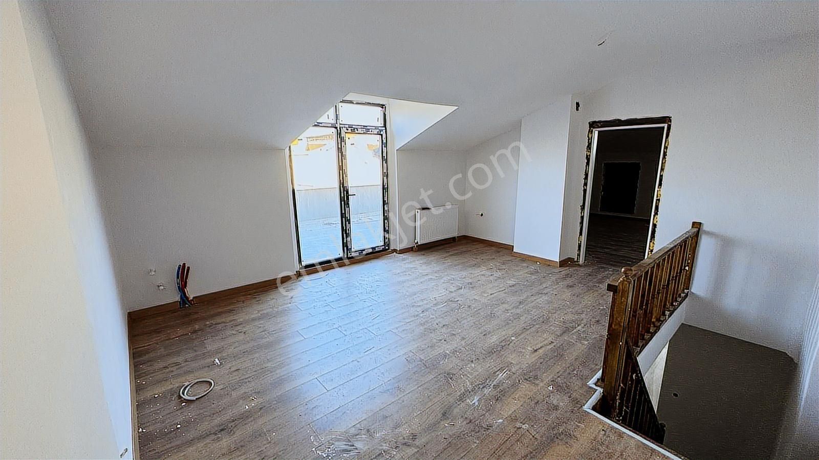 Alipaşa Skyland Tower'da 5+1 Teraslı Sıfır Dubleks Daire - Görsel 3