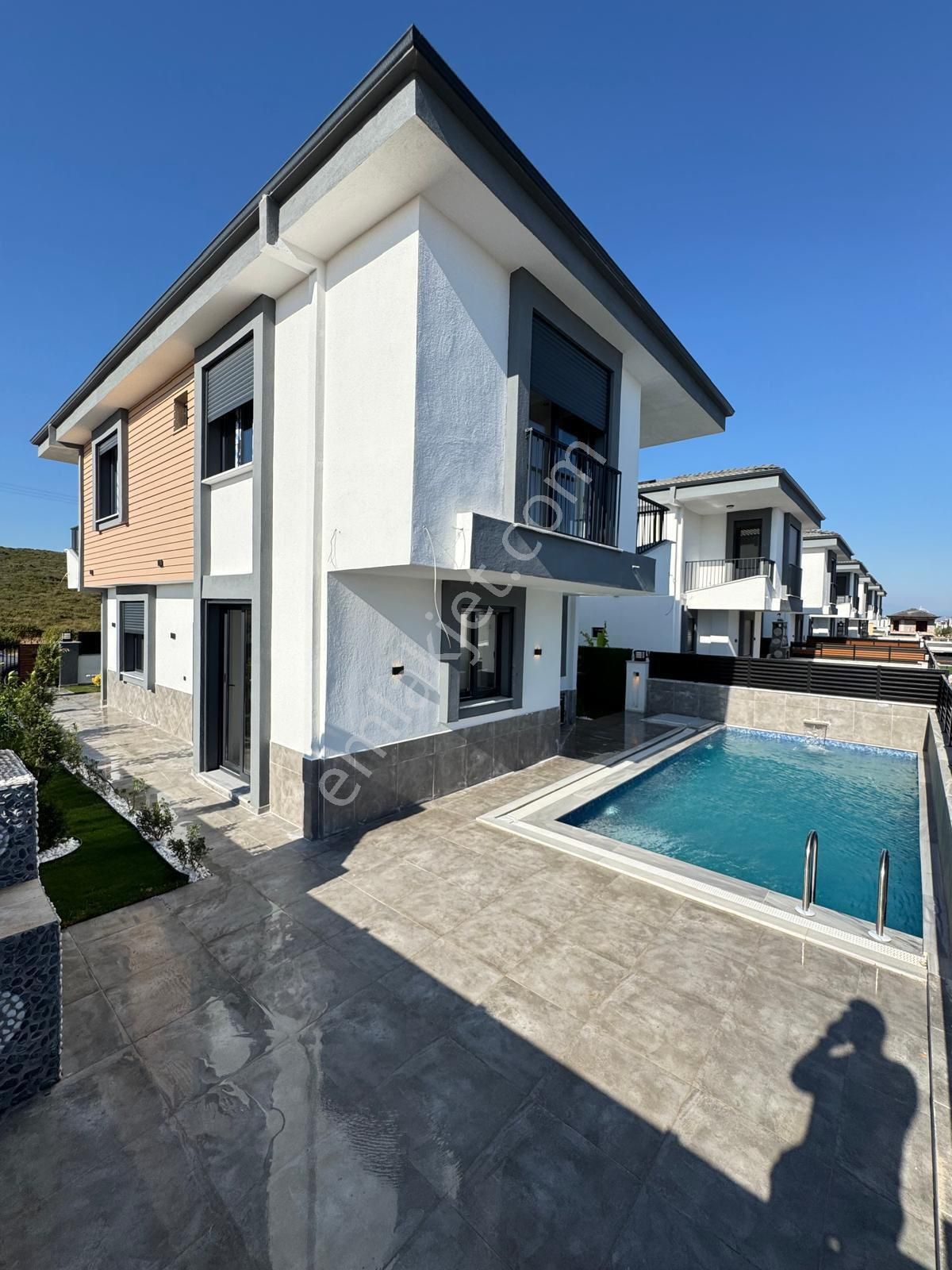 Efeler’de Tam Müstakil Ayrı Mutfak 3+1 Villa