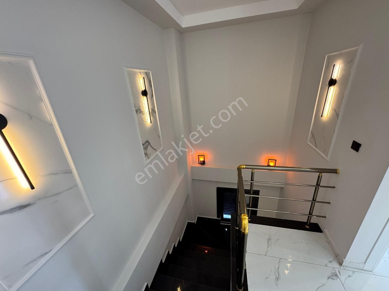 Efeler’de Tam Müstakil Ayrı Mutfak 3+1 Villa - Görsel 18