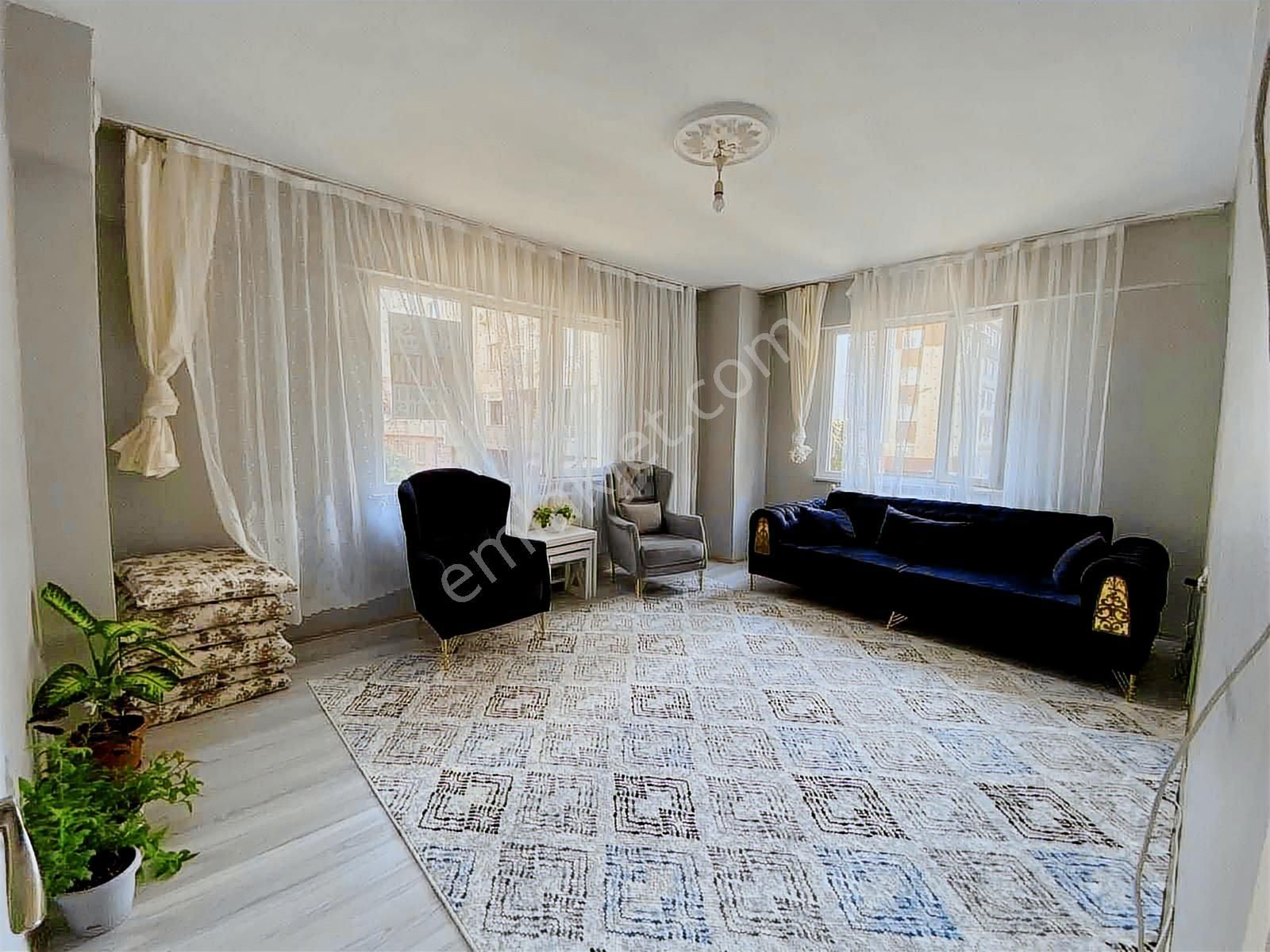 Reşadiye Mahallesinde Geniş Ve Kullanışlı 3+1 Daire