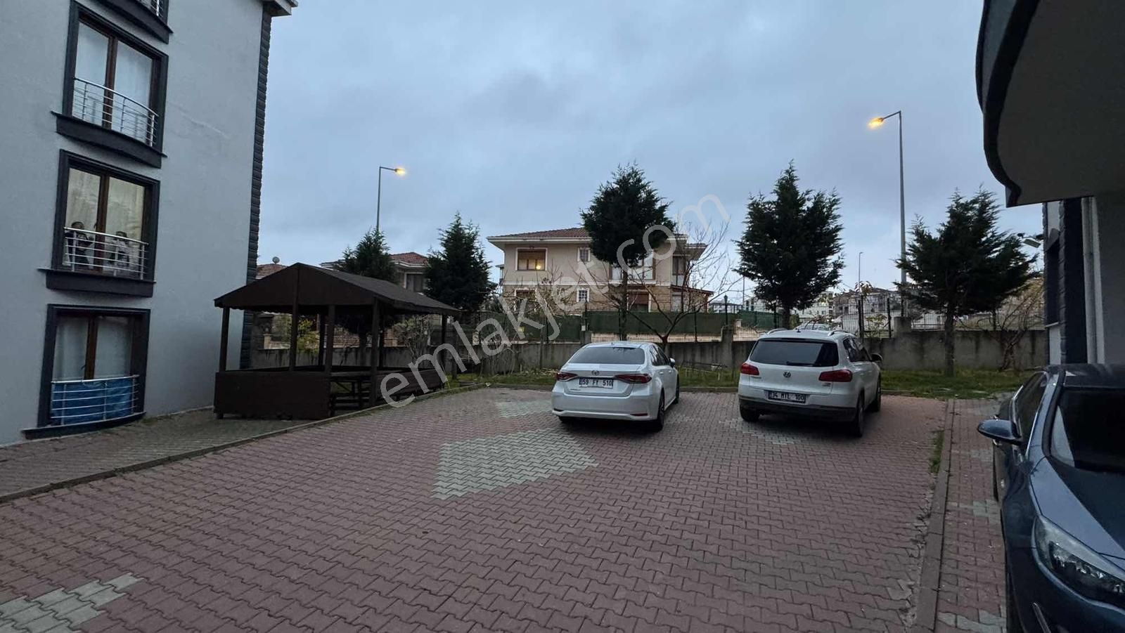Villa Bölgesinde Site İçerisinde 3+1 Geniş Balkon Severlere - Görsel 14