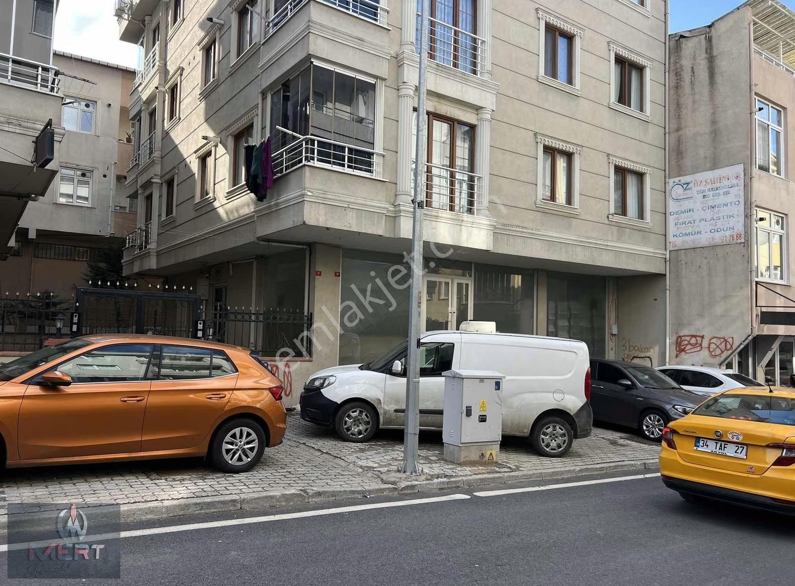 Sancaktepe Demokrasi Caddesinde Satılık İskanlı Dükkan - Görsel 14