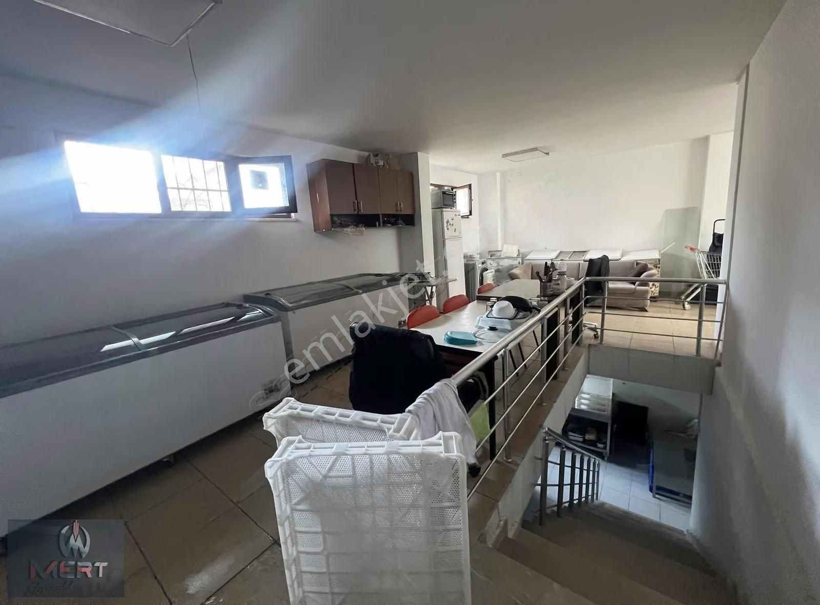 Sancaktepe Demokrasi Caddesinde Satılık İskanlı Dükkan - Görsel 8