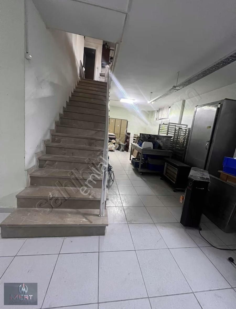 Sancaktepe Demokrasi Caddesinde Satılık İskanlı Dükkan - Görsel 3