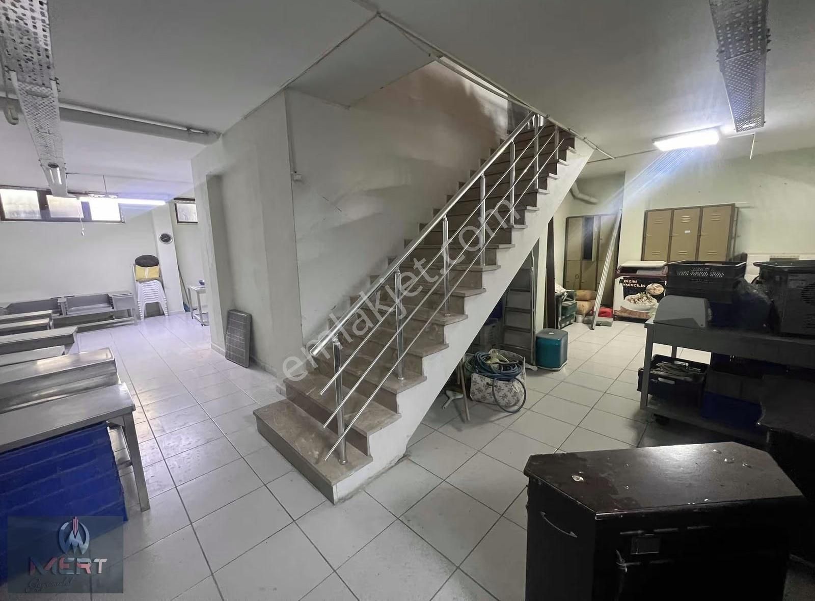 Sancaktepe Demokrasi Caddesinde Satılık İskanlı Dükkan - Görsel 12