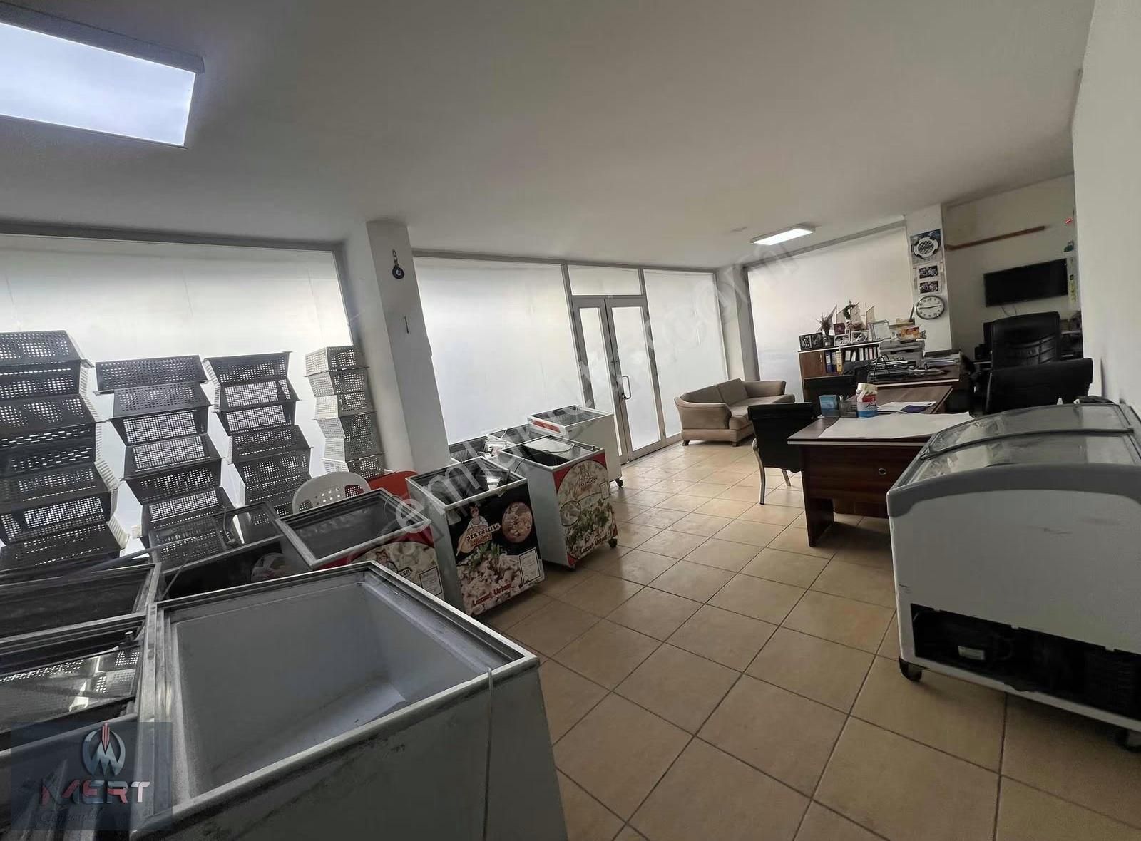 Sancaktepe Demokrasi Caddesinde Satılık İskanlı Dükkan - Görsel 9