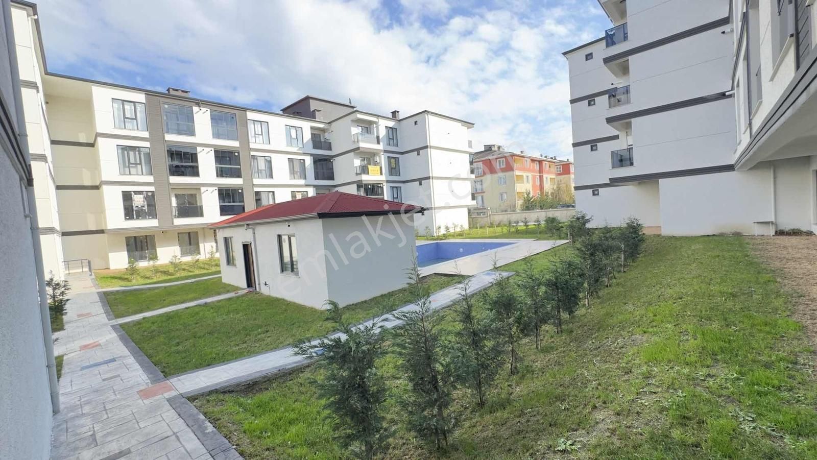 Villalar Bölgesinde 1+1 Site İçerisinde Havuzlu Daire - Görsel 17