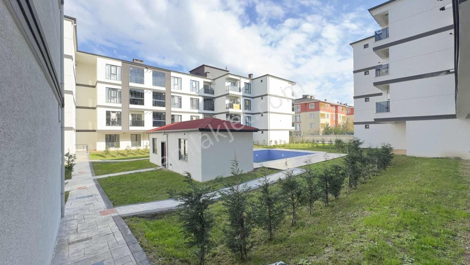 Villalar Bölgesinde 1+1 Site İçerisinde Havuzlu Daire - Görsel 18