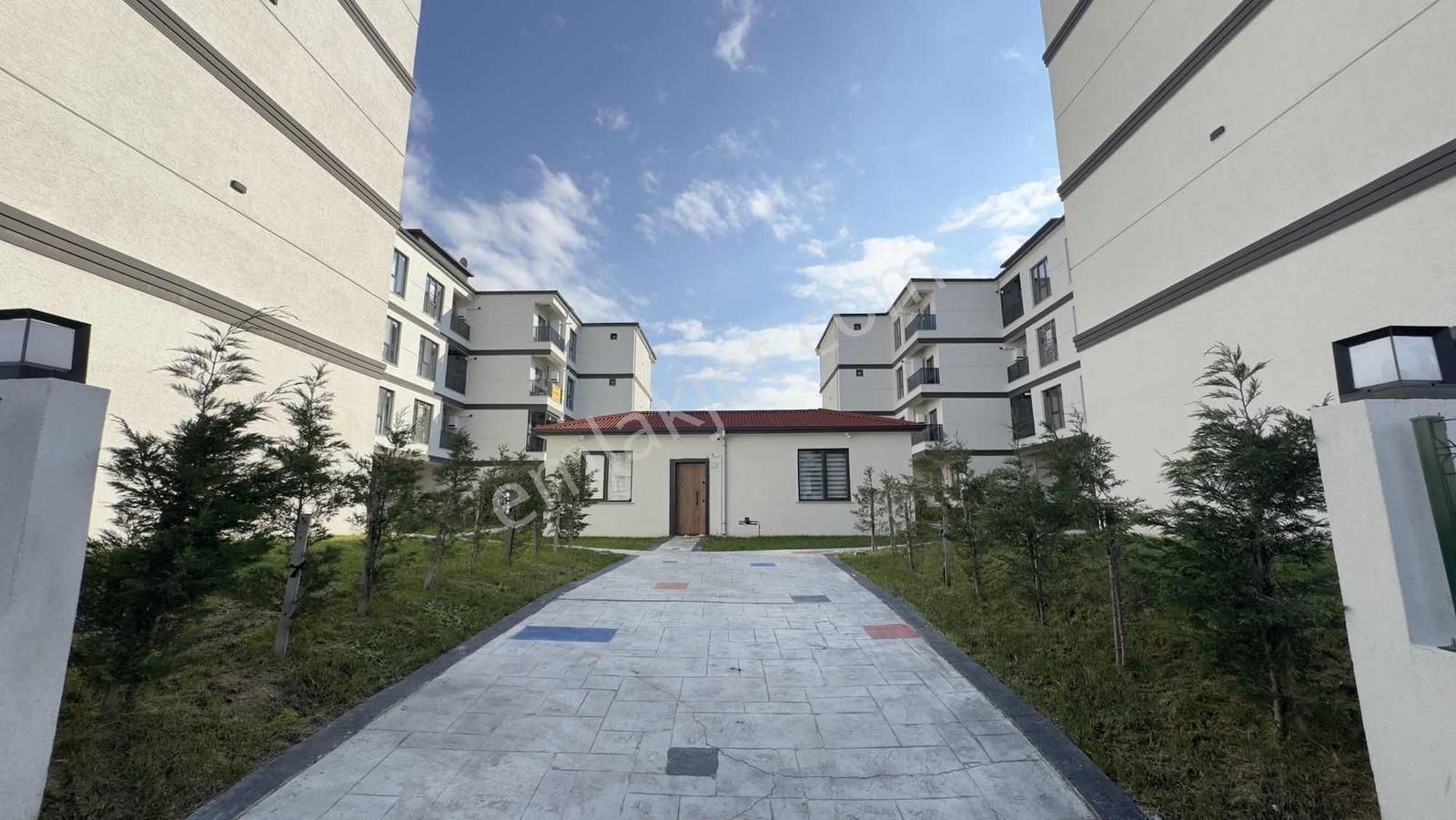 Villalar Bölgesinde 1+1 Site İçerisinde Havuzlu Daire - Görsel 15