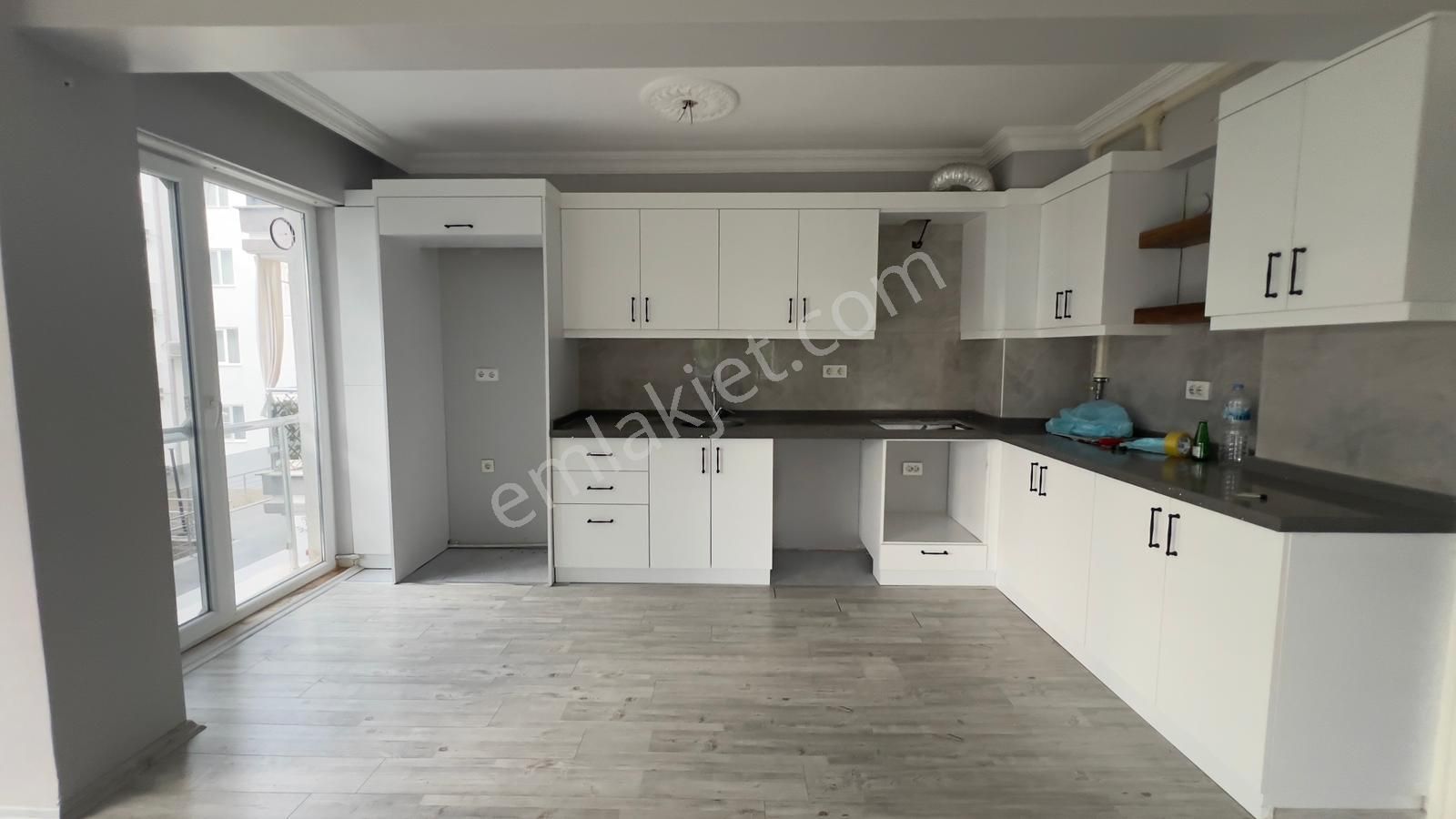 Kuşadası Ege Mahallesi'nde Kat Mülkiyetli Satılık 3+1 Havuzlu Daire - Görsel 6