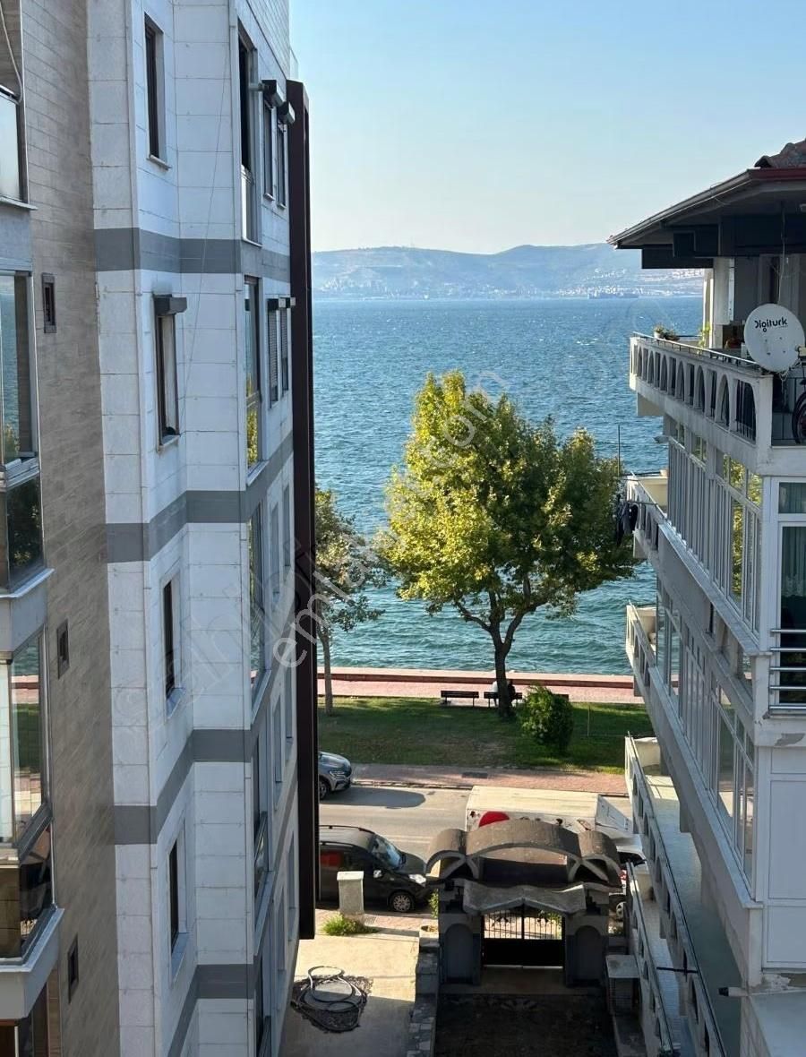 Karamursel Sahılde Super Konumda Çatı Dubleks