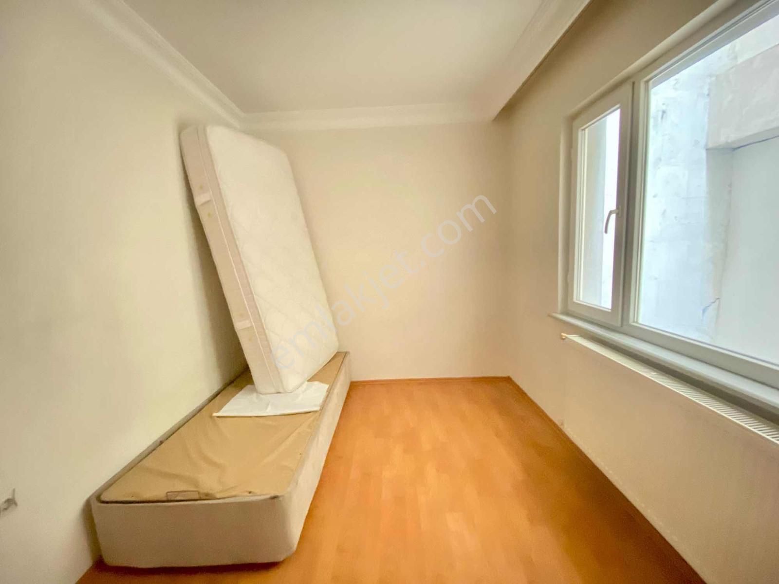 Reşadiye Mahallesinde Ara Katta Asansörlü 3+1 Kıralık Daire - Görsel 6