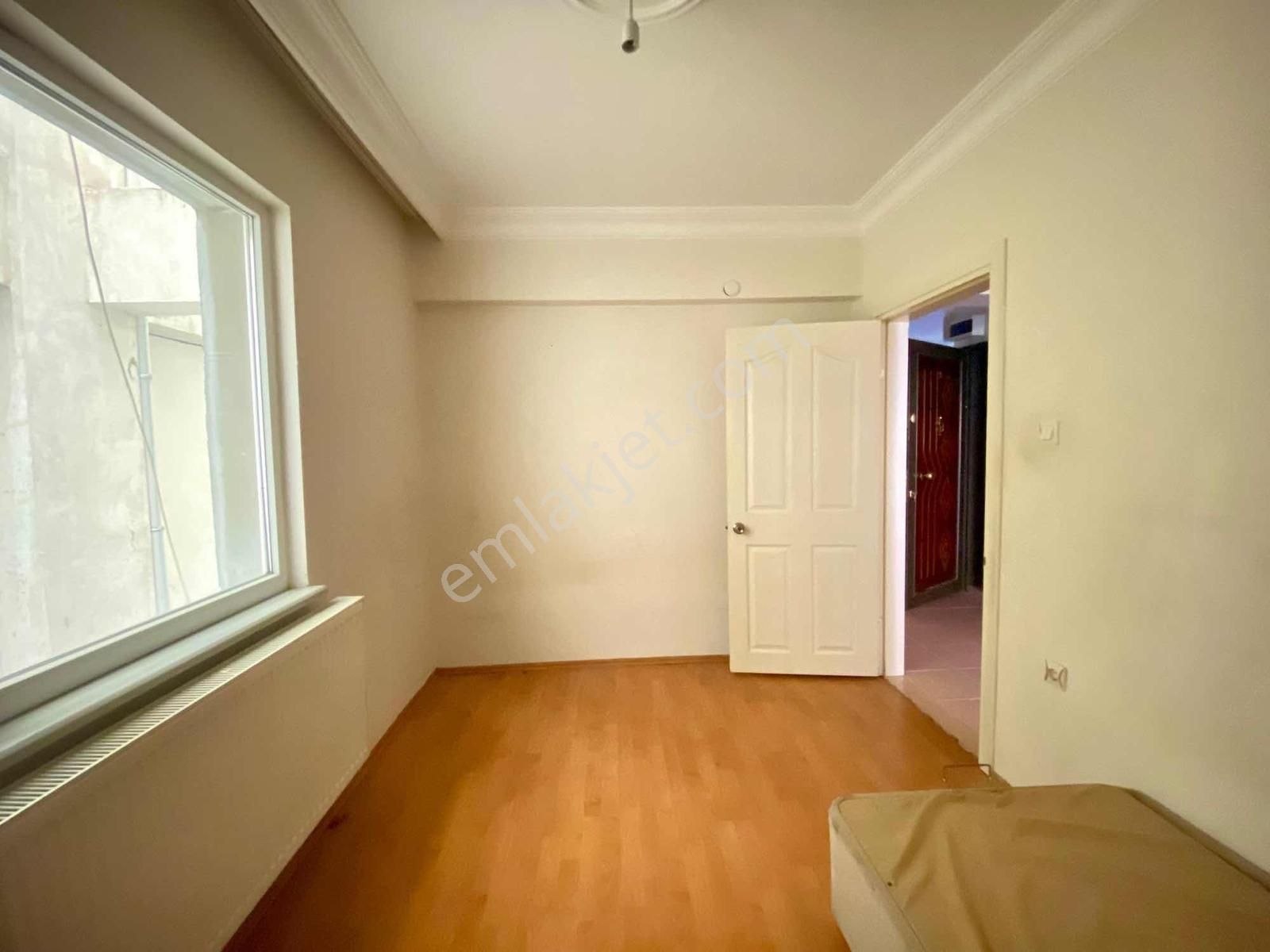 Reşadiye Mahallesinde Ara Katta Asansörlü 3+1 Kıralık Daire - Görsel 21