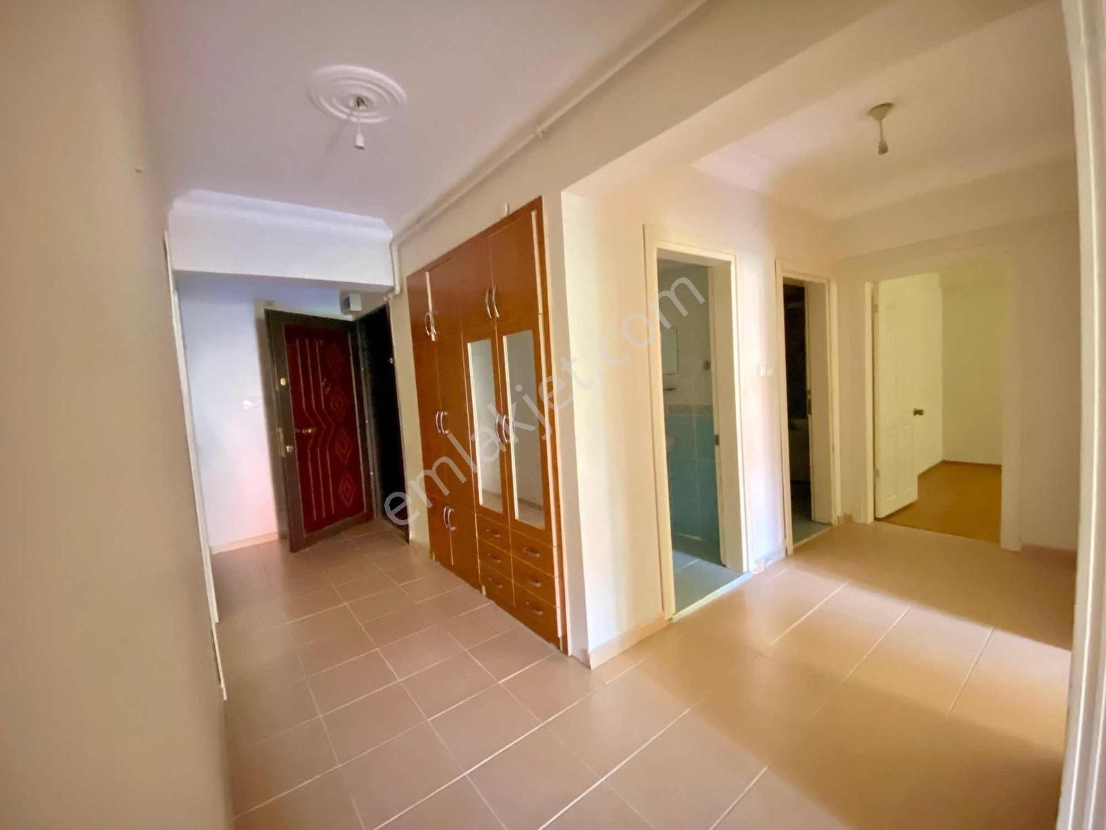 Reşadiye Mahallesinde Ara Katta Asansörlü 3+1 Kıralık Daire - Görsel 16