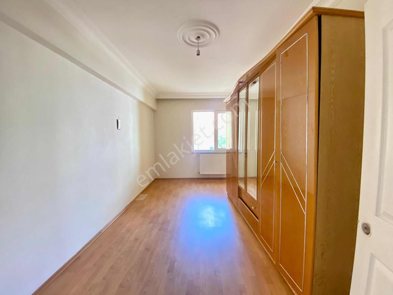 Reşadiye Mahallesinde Ara Katta Asansörlü 3+1 Kıralık Daire - Görsel 7