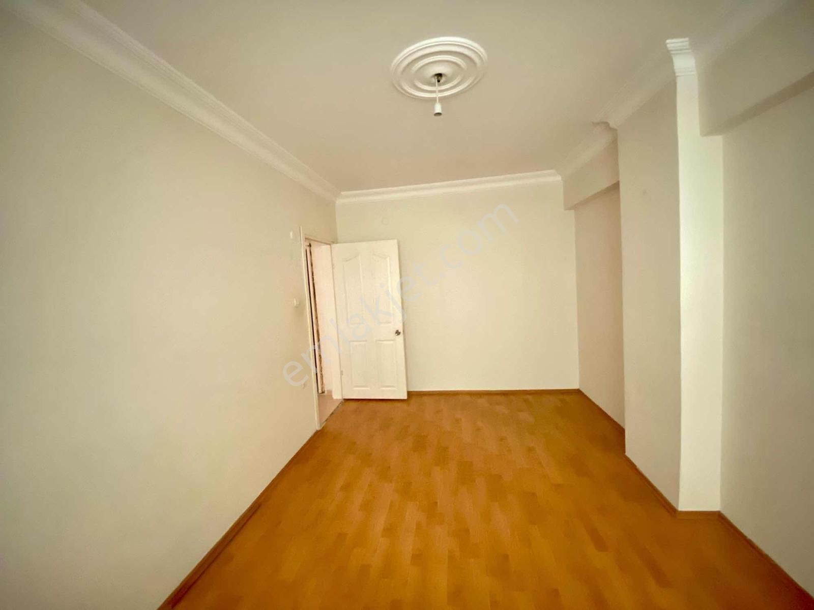 Reşadiye Mahallesinde Ara Katta Asansörlü 3+1 Kıralık Daire - Görsel 20