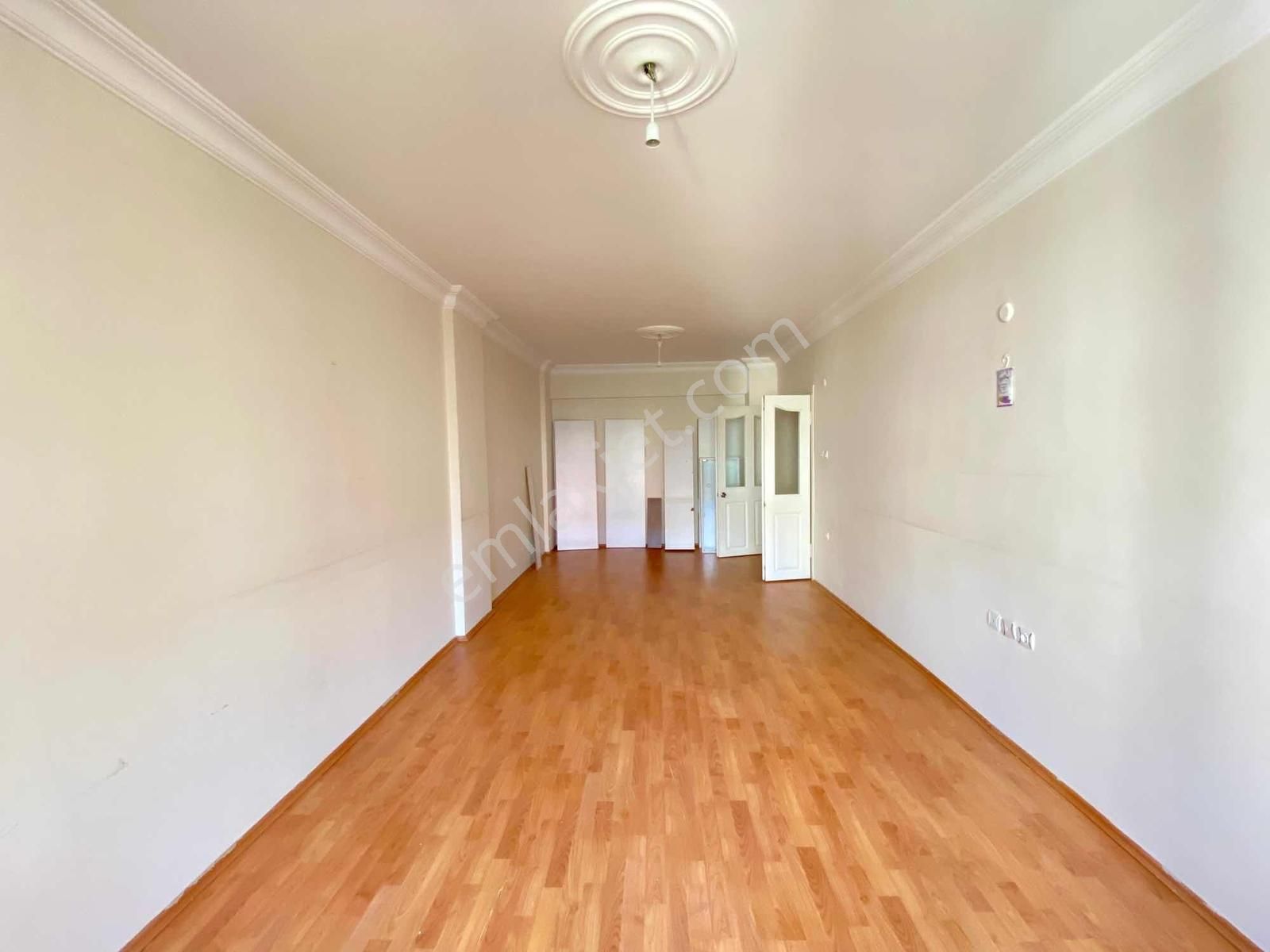 Reşadiye Mahallesinde Ara Katta Asansörlü 3+1 Kıralık Daire - Görsel 10